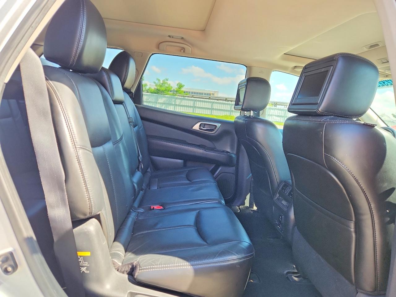 2014 Nissan Pathfinder S Silver vin: 5N1AR2MM4EC617048