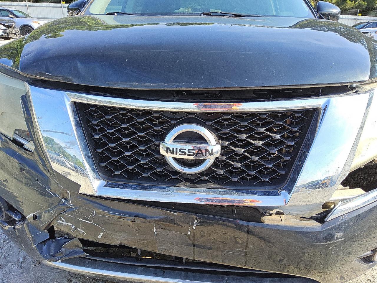 2014 Nissan Pathfinder S Black vin: 5N1AR2MM4EC692641 Damage: Grille, Broken, Replacement Required