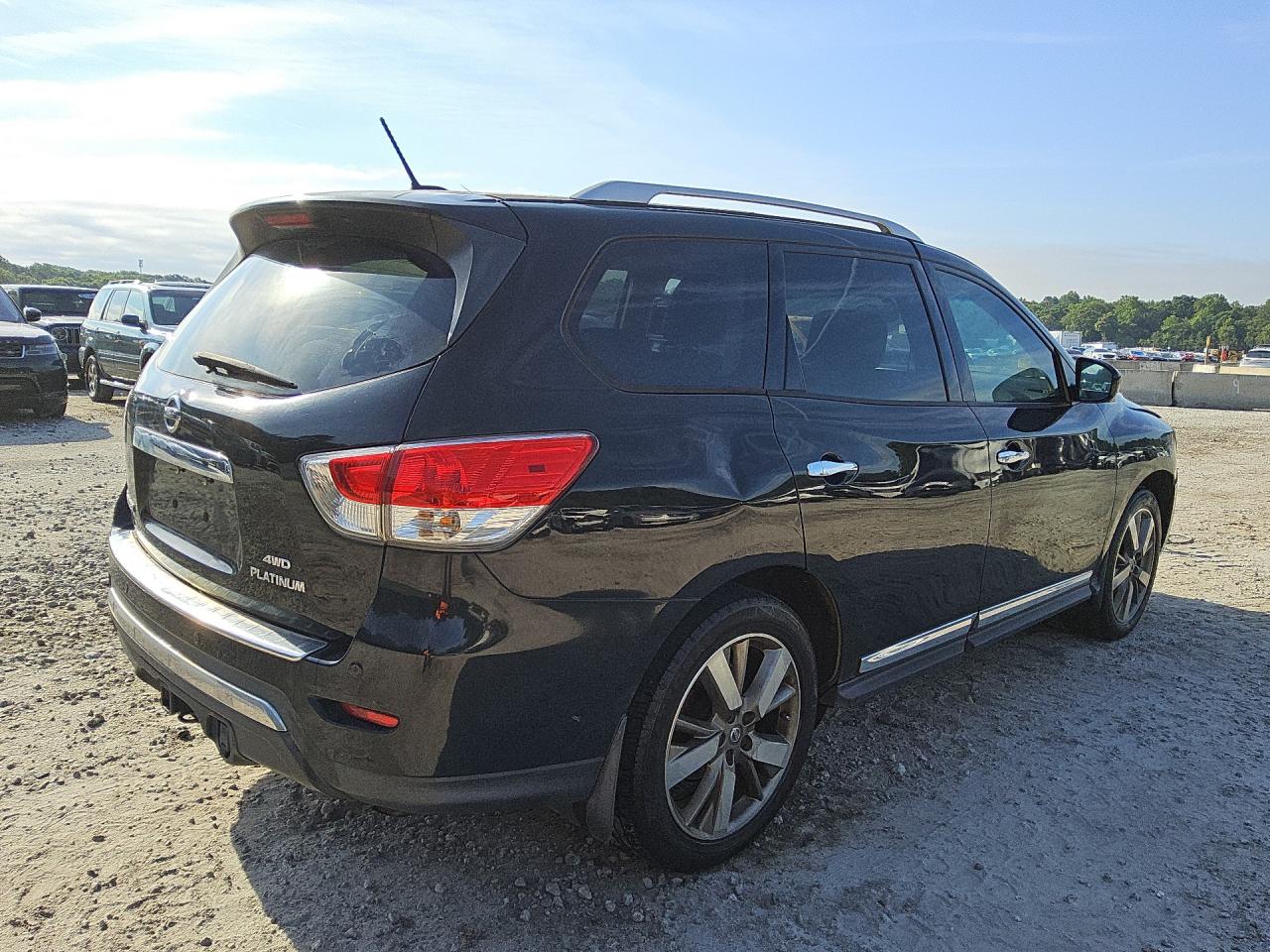 2014 Nissan Pathfinder S Black vin: 5N1AR2MM4EC692641 Damage: Right Front Tire, Worn, Replacement Required