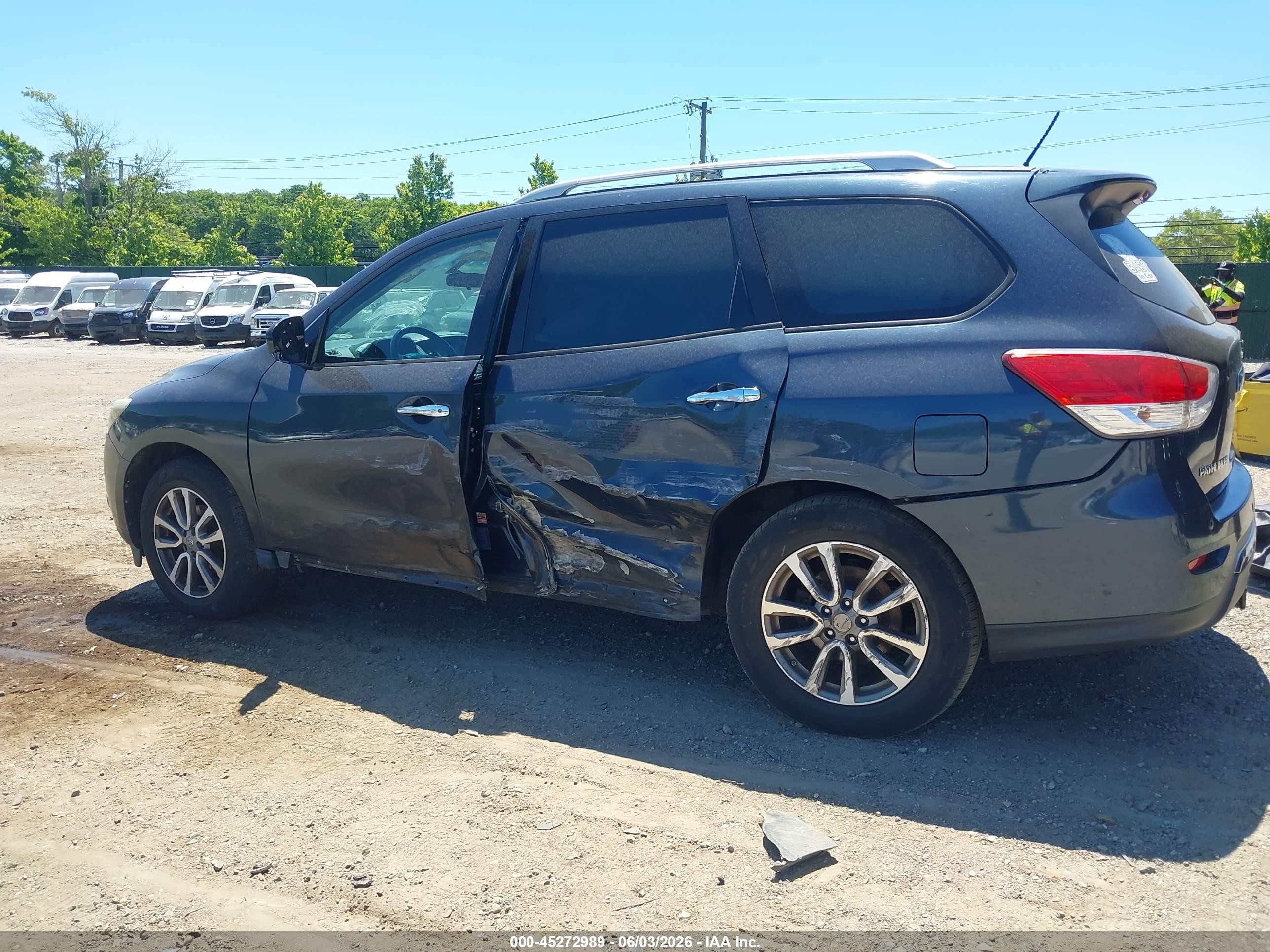 2014 Nissan Pathfinder Sv Blue vin: 5N1AR2MM4EC731499