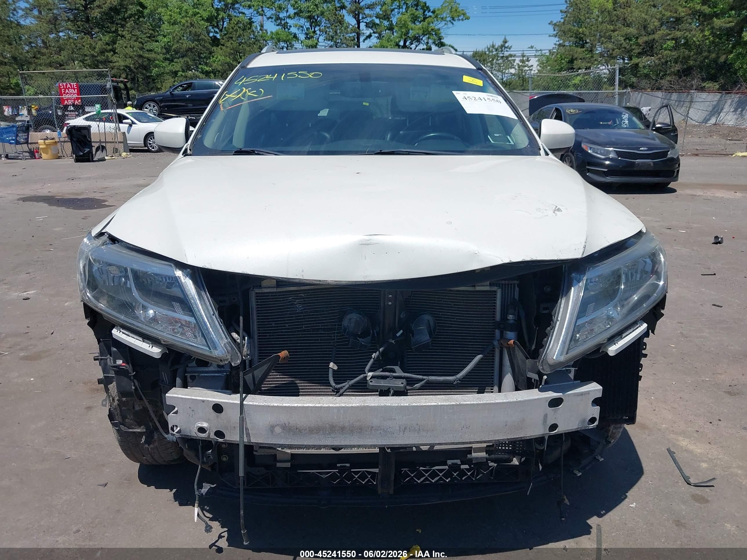 2015 Nissan Pathfinder Sl Белый vin: 5N1AR2MM4FC601899
