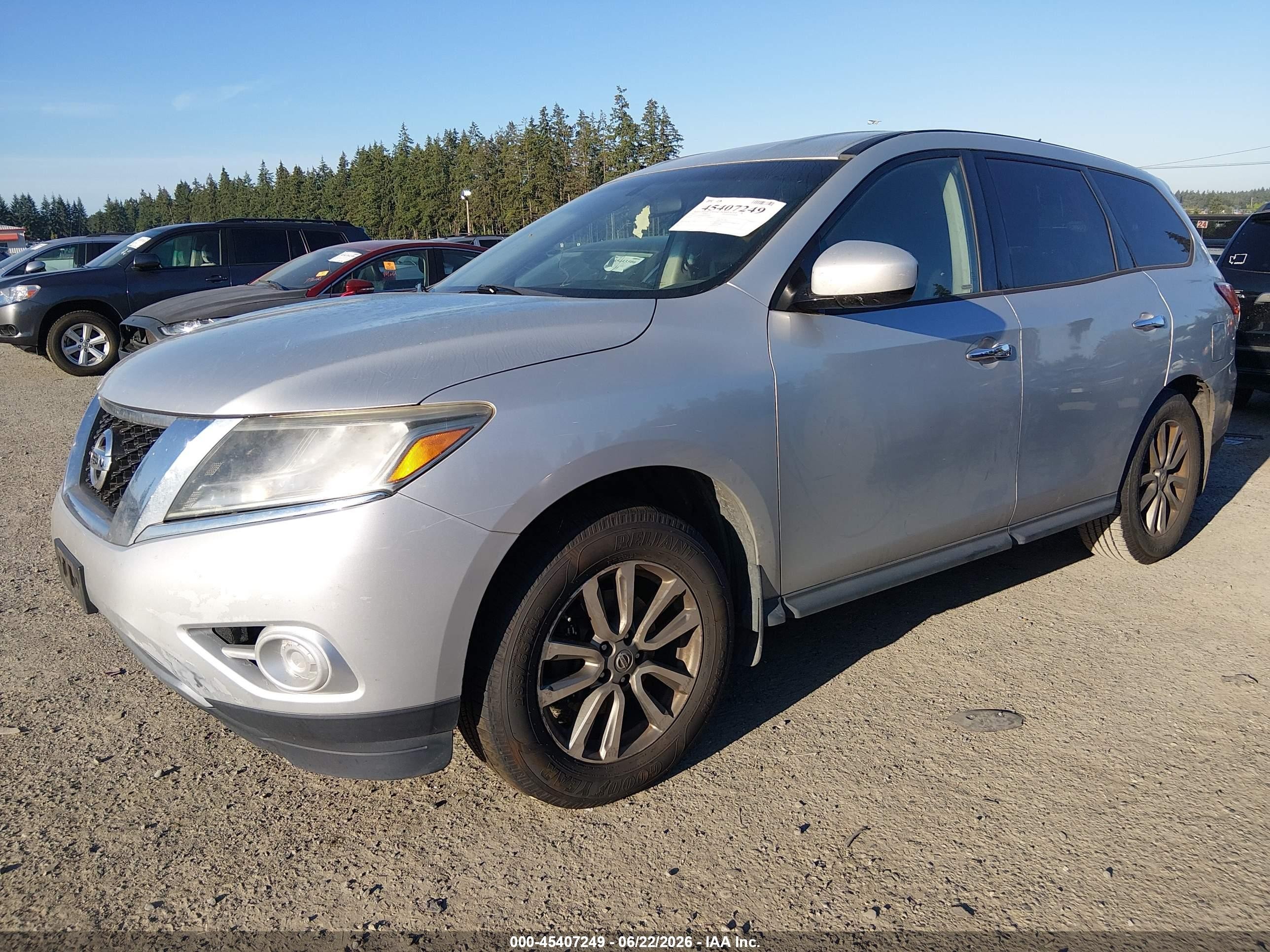 2015 Nissan Pathfinder S Silver vin: 5N1AR2MM4FC620906