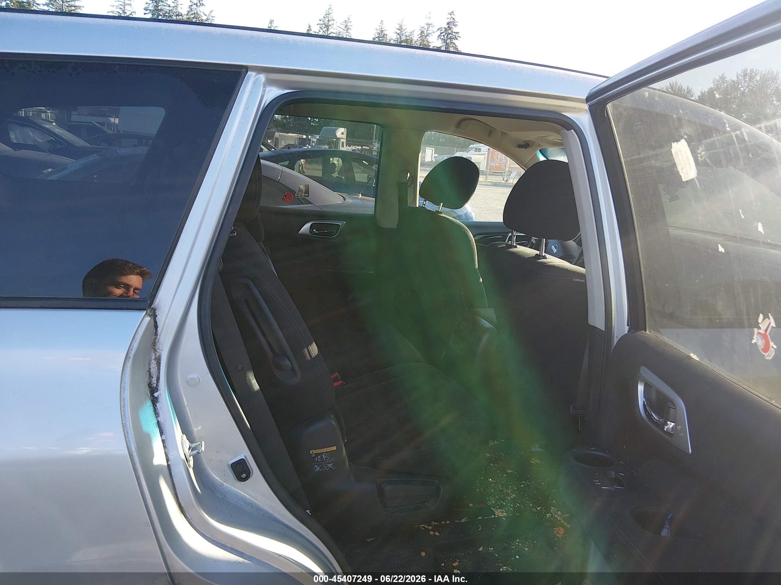 2015 Nissan Pathfinder S Silver vin: 5N1AR2MM4FC620906