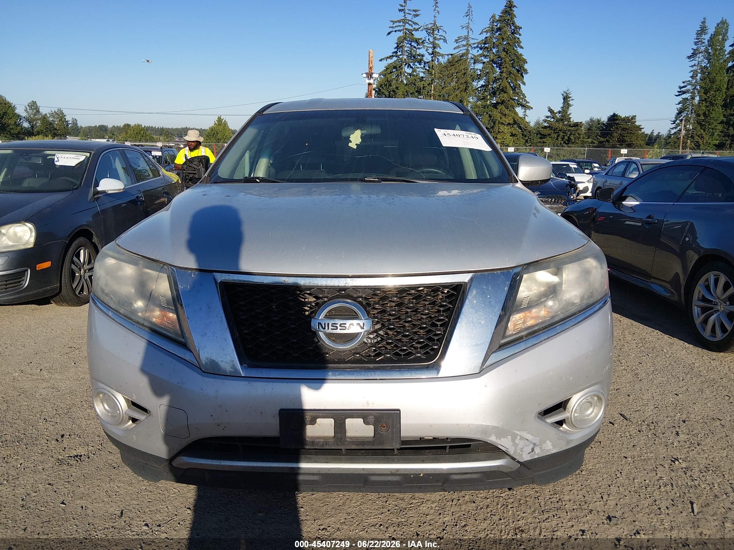 2015 Nissan Pathfinder S Silver vin: 5N1AR2MM4FC620906
