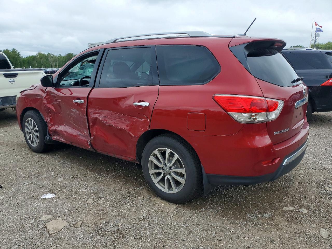 2015 Nissan Pathfinder S Red vin: 5N1AR2MM4FC629685