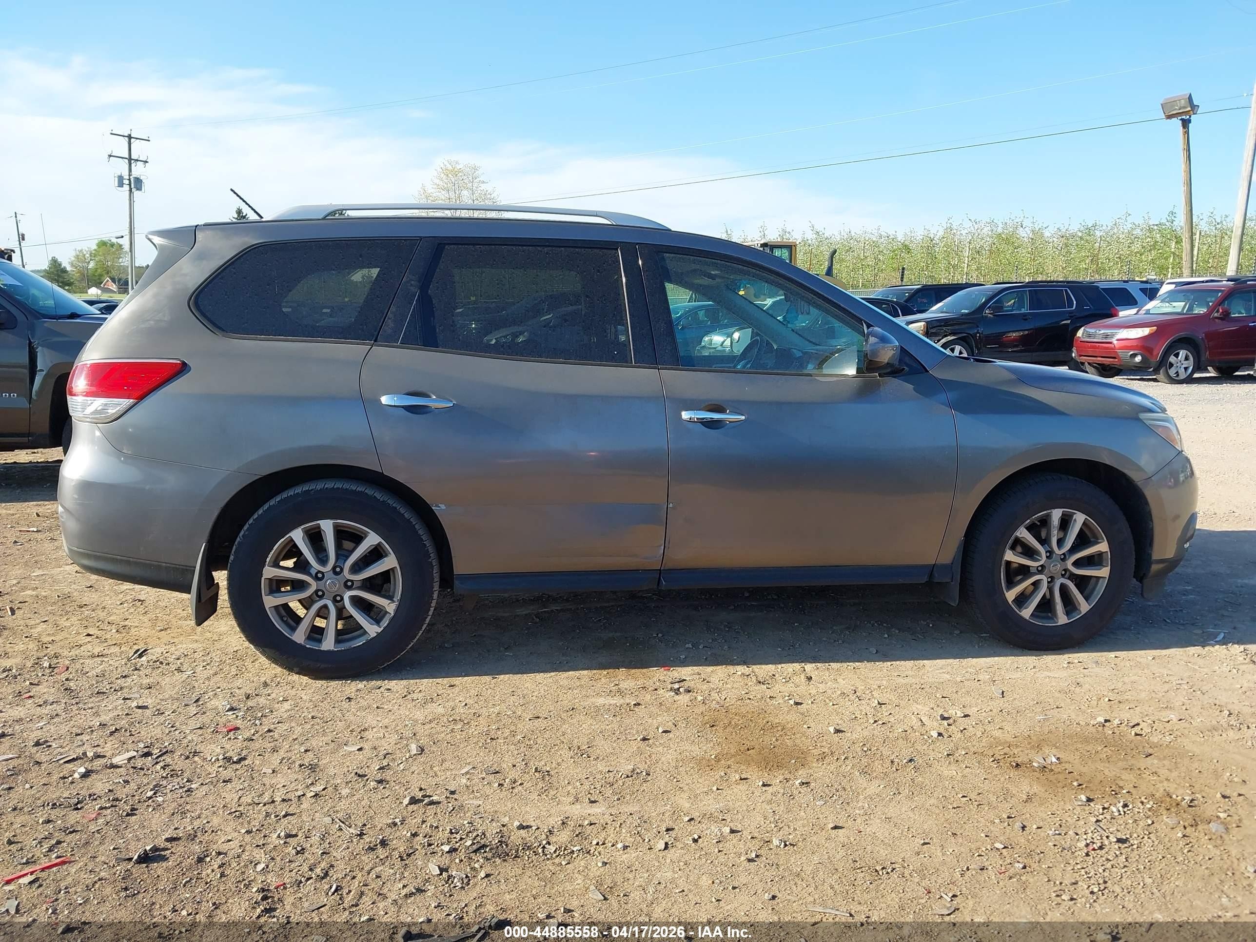 2015 Nissan Pathfinder S Gray vin: 5N1AR2MM4FC716566
