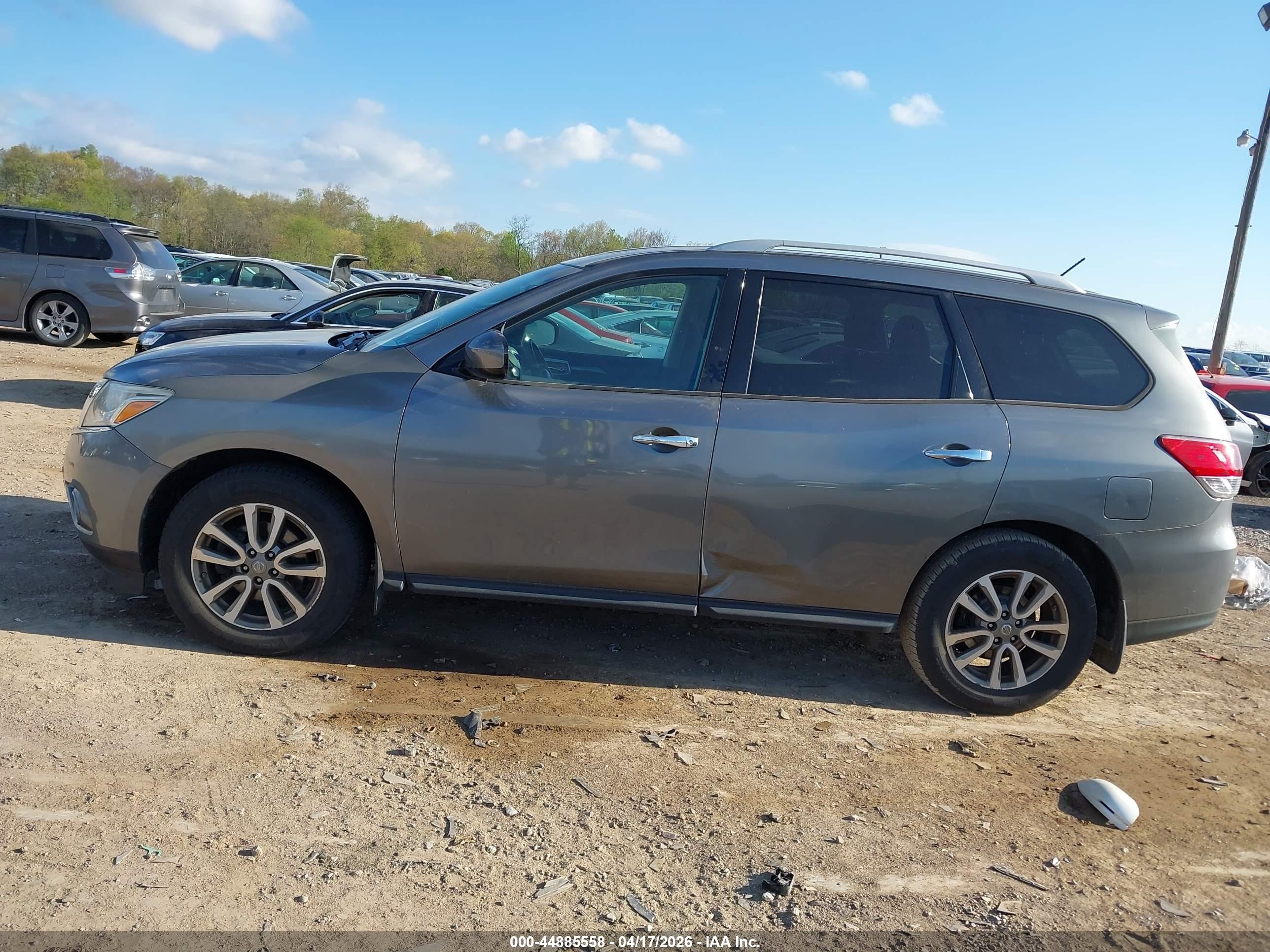 2015 Nissan Pathfinder S Gray vin: 5N1AR2MM4FC716566