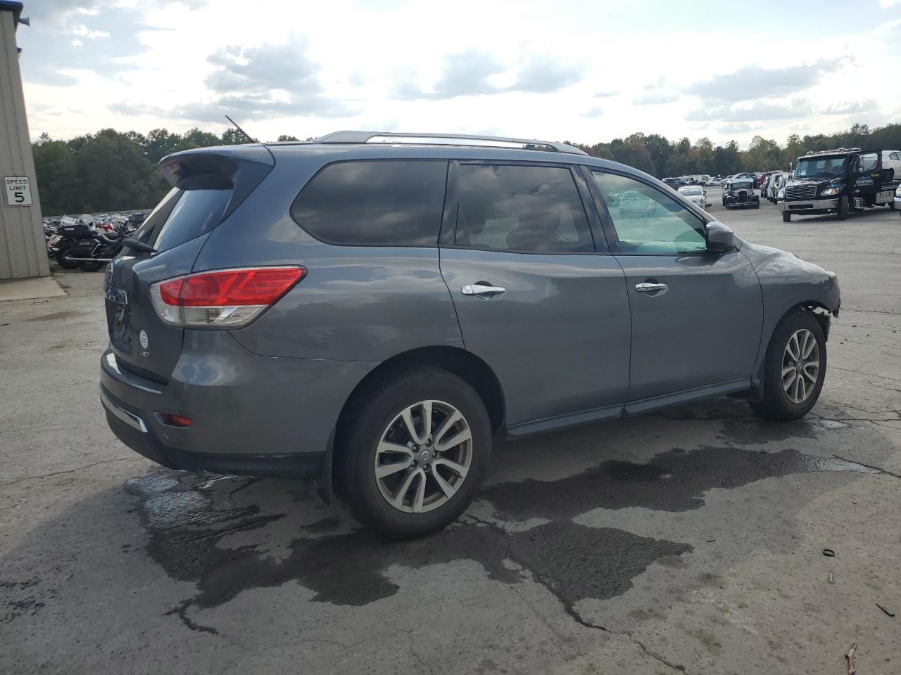2015 Nissan Pathfinder S Silver vin: 5N1AR2MM4FC718785