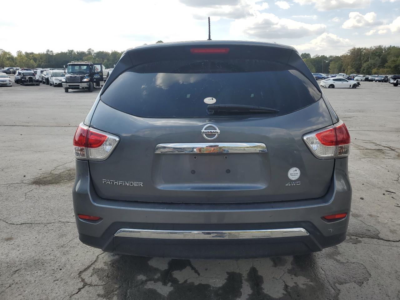 2015 Nissan Pathfinder S Silver vin: 5N1AR2MM4FC718785