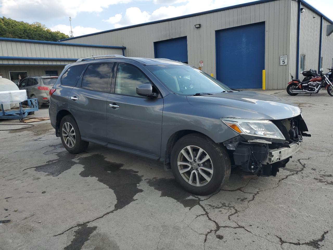 2015 Nissan Pathfinder S Silver vin: 5N1AR2MM4FC718785