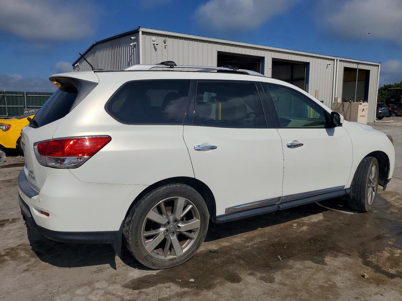 2014 Nissan Pathfinder S White vin: 5N1AR2MM5EC619424
