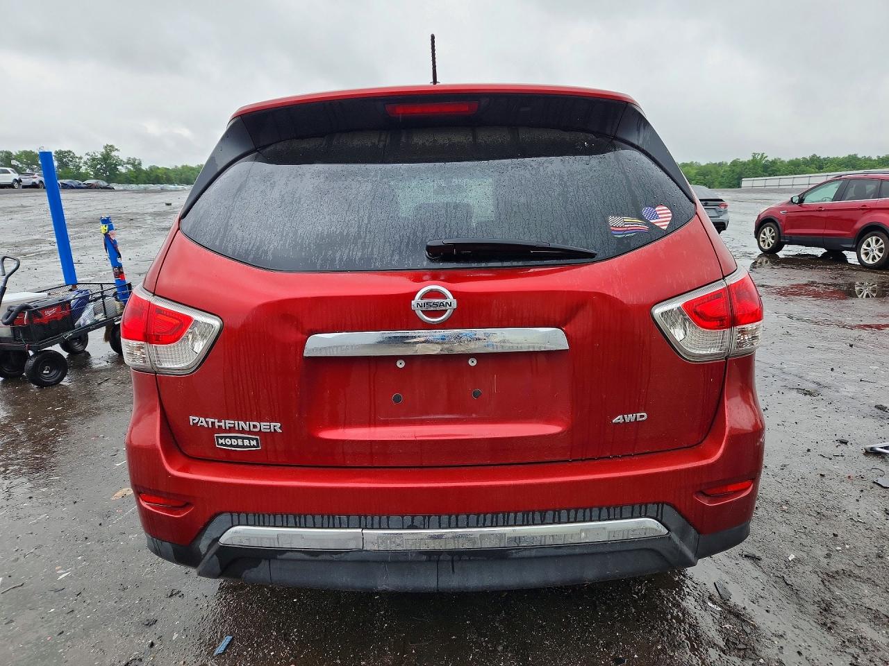 2014 Nissan Pathfinder S Red vin: 5N1AR2MM5EC627216