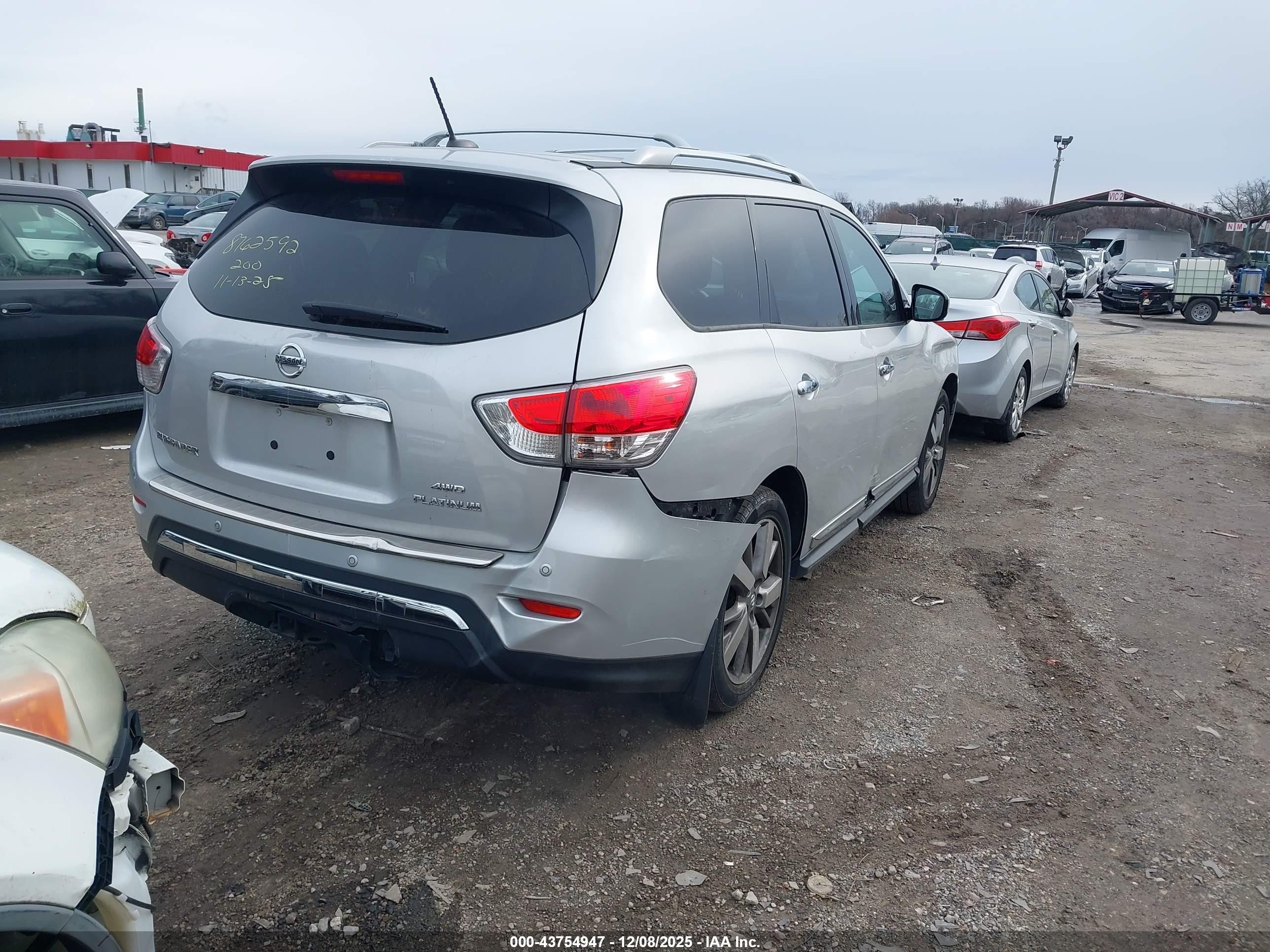 2014 Nissan Pathfinder Platinum Серебряный vin: 5N1AR2MM5EC692065