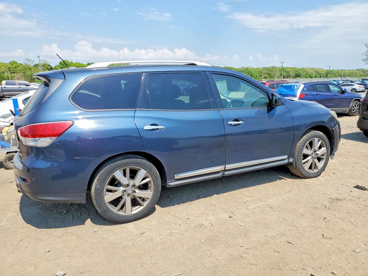 2014 Nissan Pathfinder S Blue vin: 5N1AR2MM5EC735559