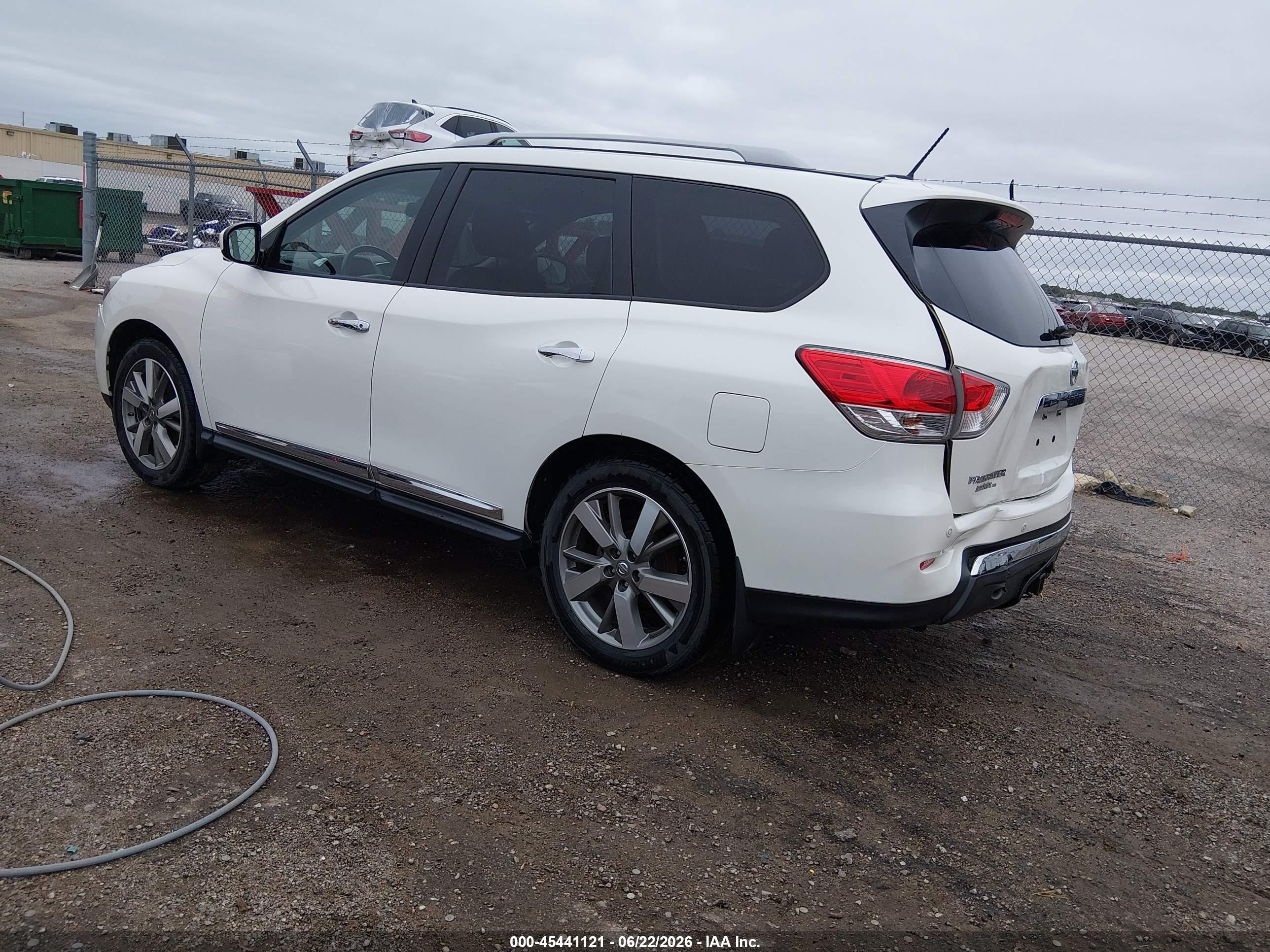 2015 Nissan Pathfinder Platinum White vin: 5N1AR2MM5FC612720