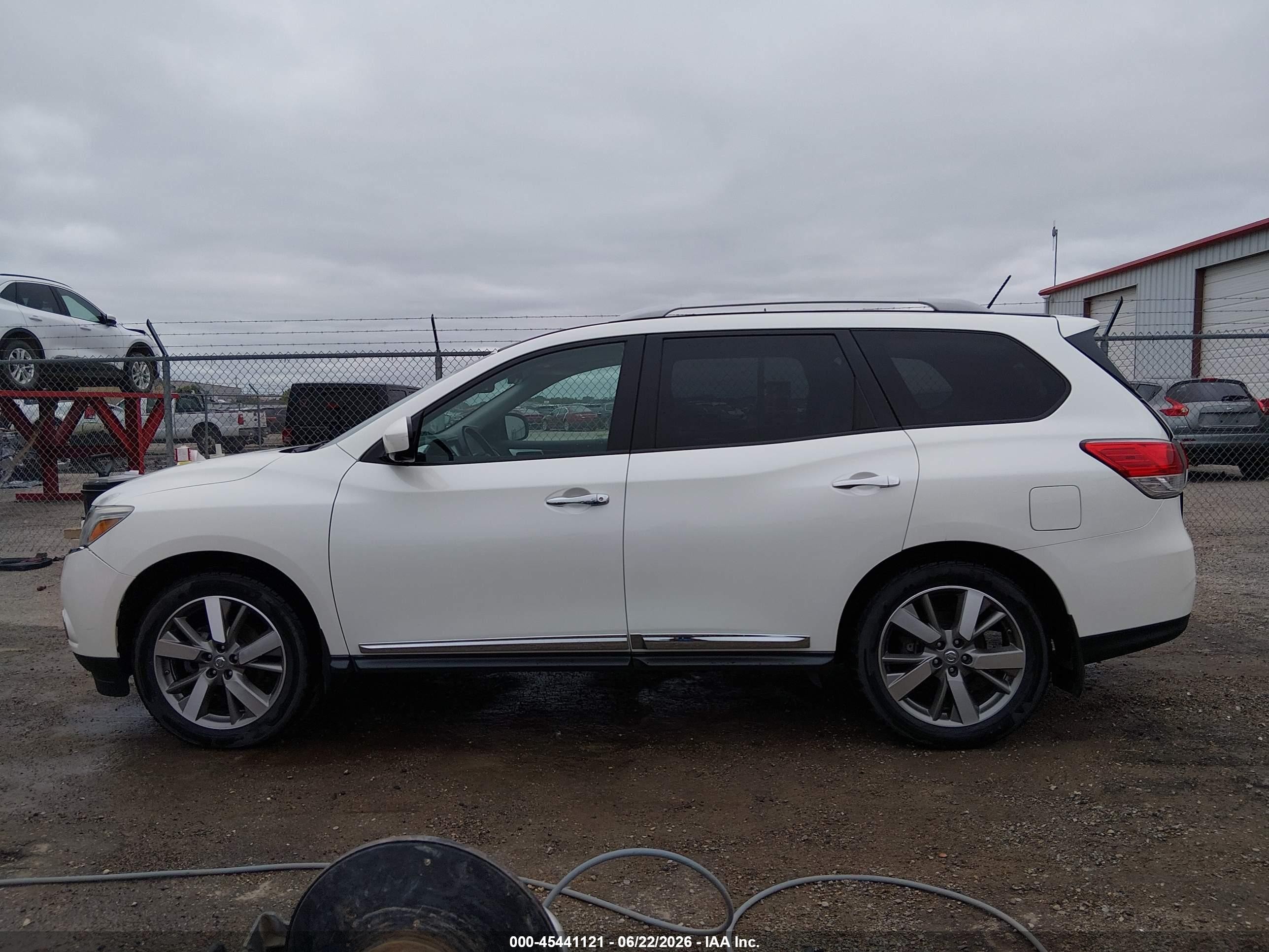 2015 Nissan Pathfinder Platinum White vin: 5N1AR2MM5FC612720