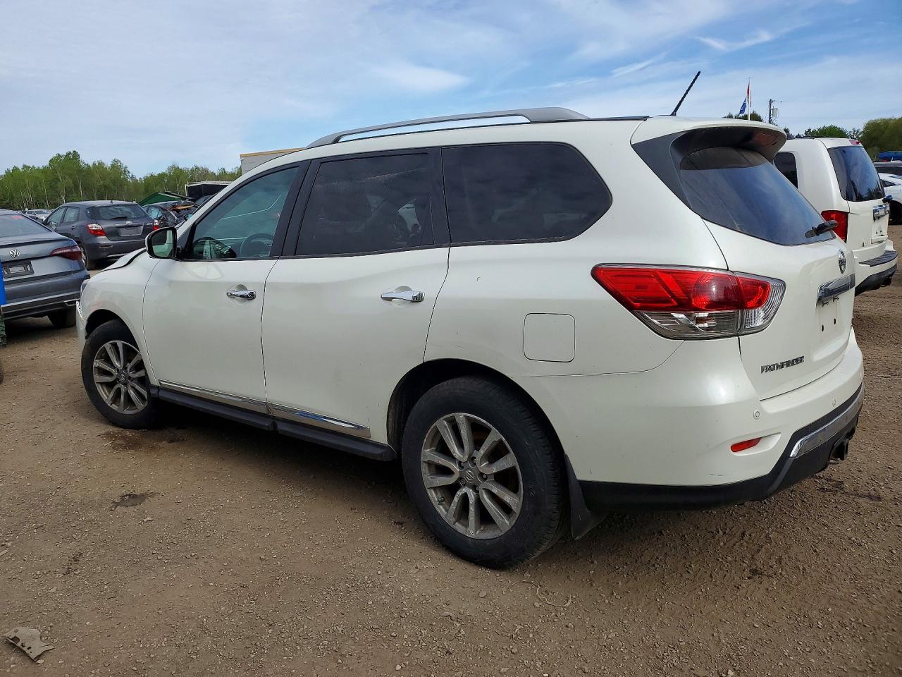 2015 Nissan Pathfinder S White vin: 5N1AR2MM5FC620445