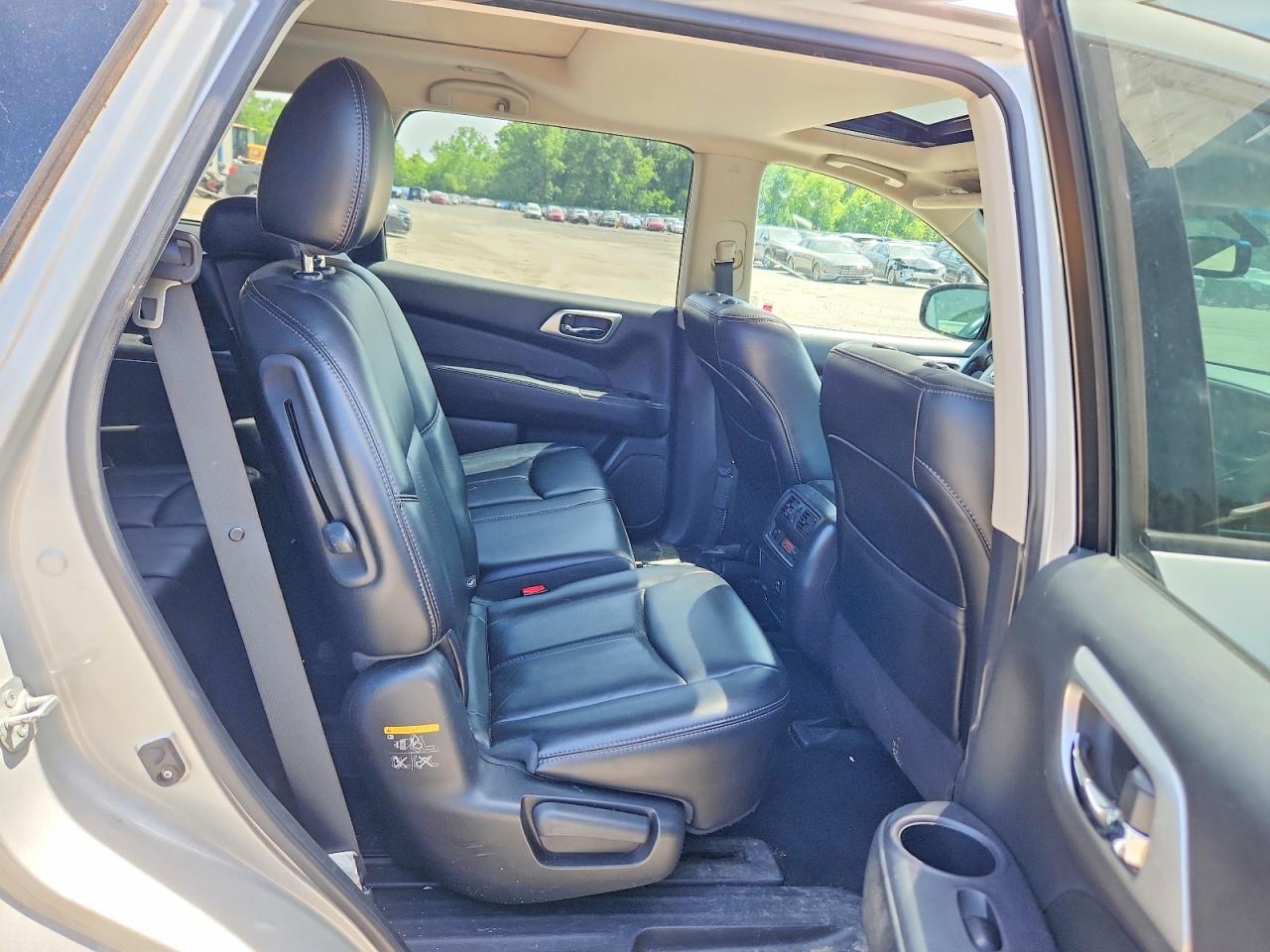 2015 Nissan Pathfinder Sl Silver vin: 5N1AR2MM5FC638377