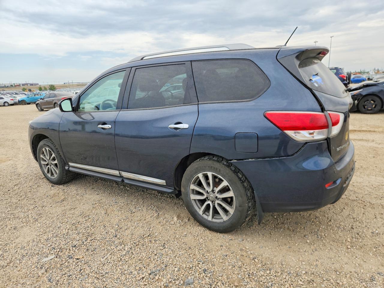2015 Nissan Pathfinder S Blue vin: 5N1AR2MM5FC656362
