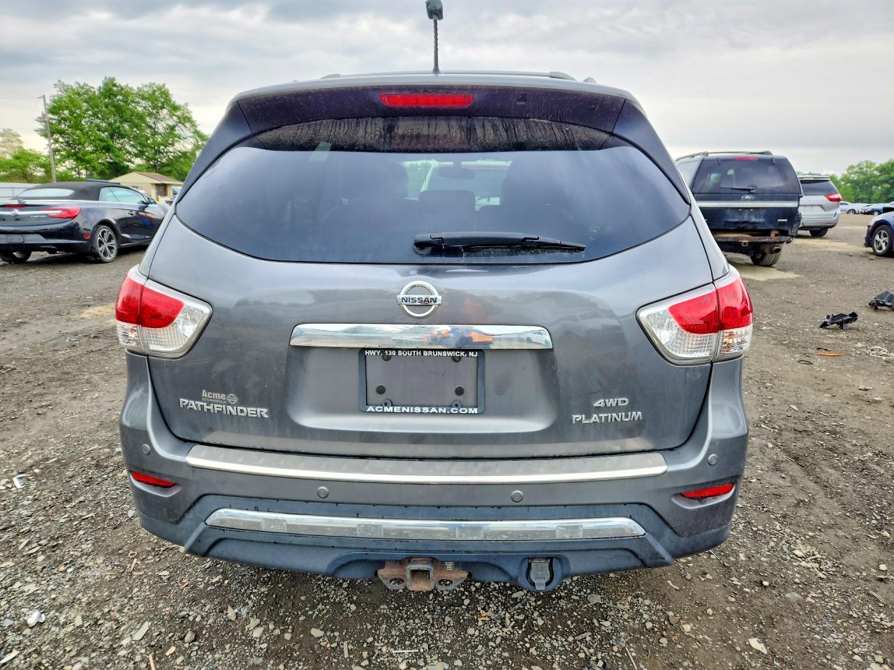 2015 Niss Pathfinder Gray vin: 5N1AR2MM5FC657902