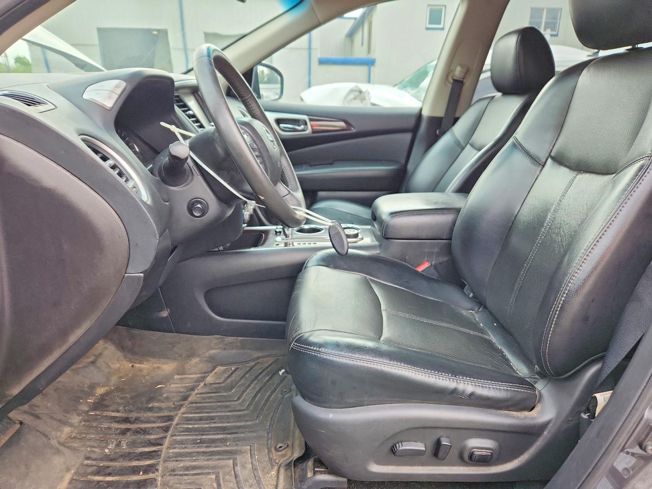 2015 Niss Pathfinder Gray vin: 5N1AR2MM5FC657902