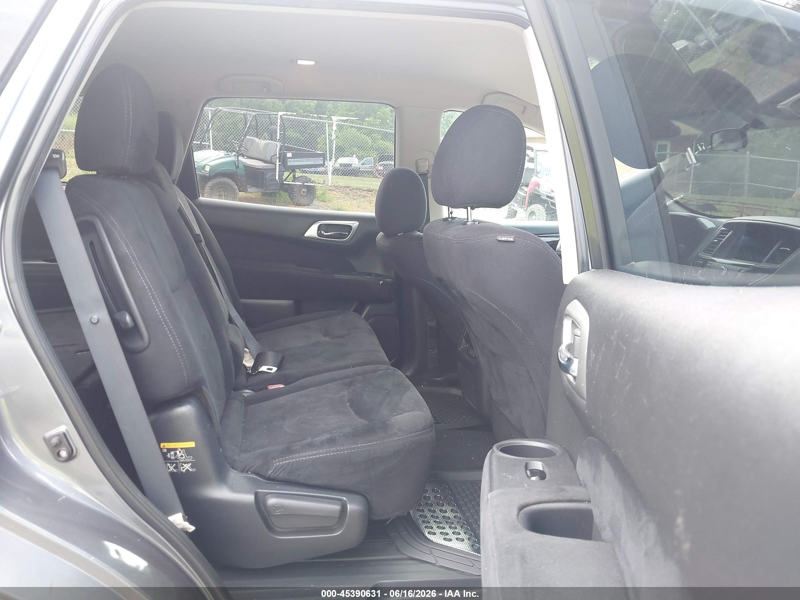 2015 Nissan Pathfinder S Gray vin: 5N1AR2MM5FC685604