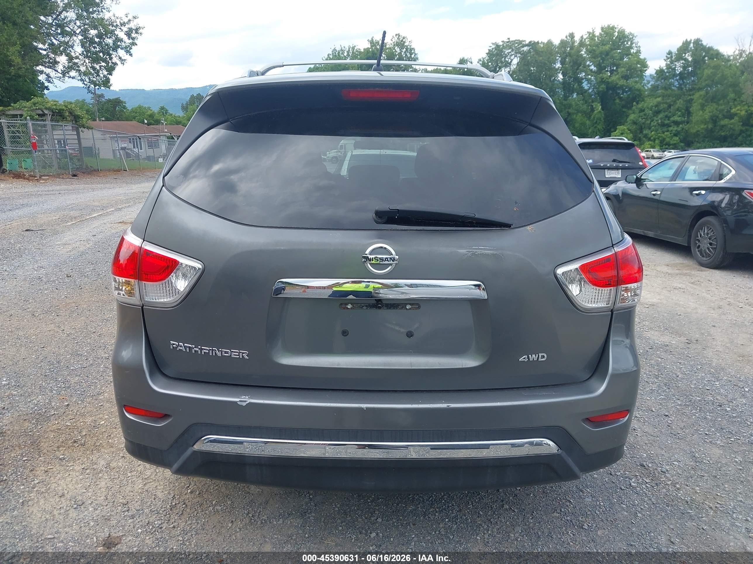 2015 Nissan Pathfinder S Gray vin: 5N1AR2MM5FC685604