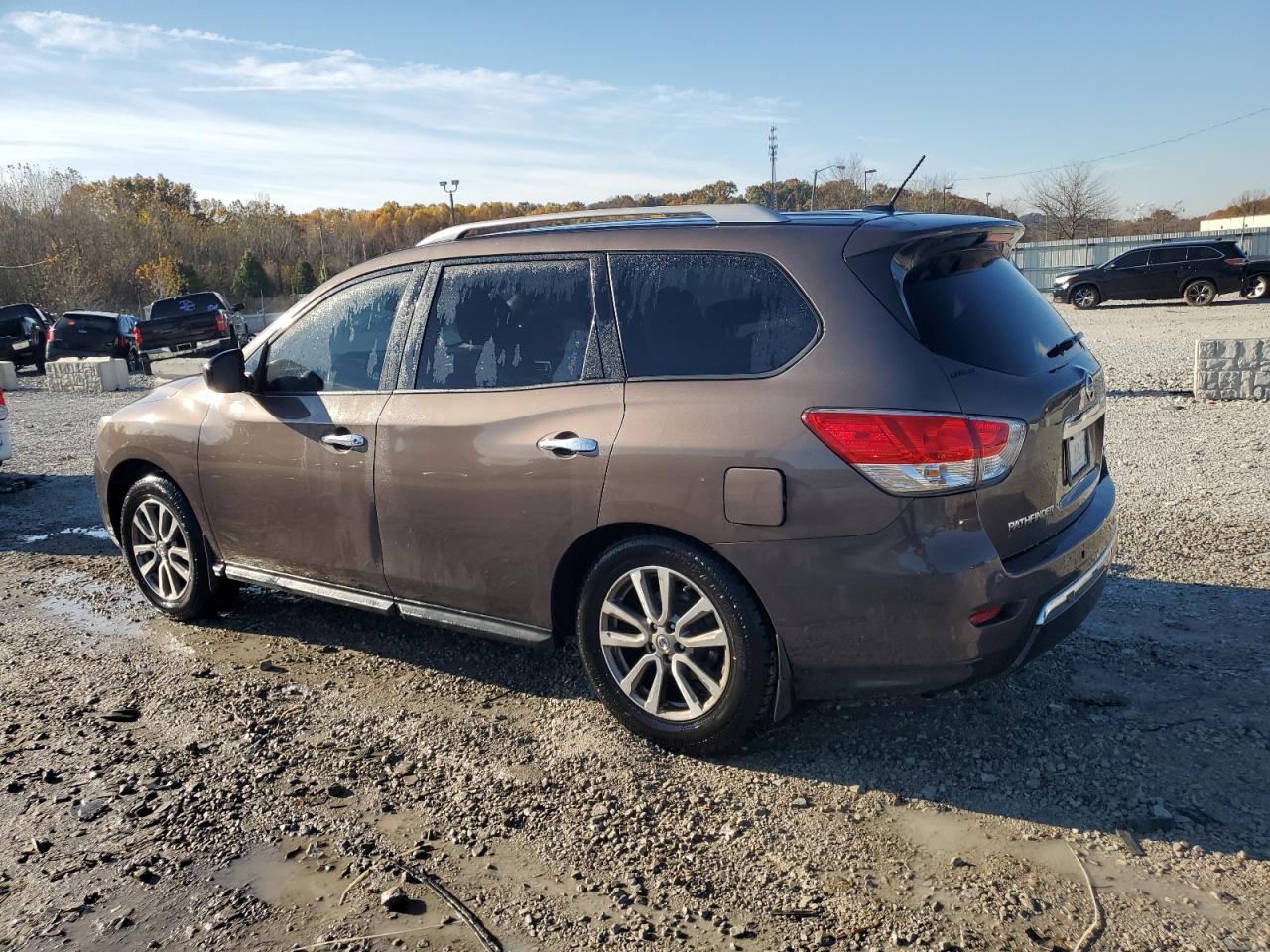 2015 Nissan Pathfinder Sv Brown vin: 5N1AR2MM5FC701400