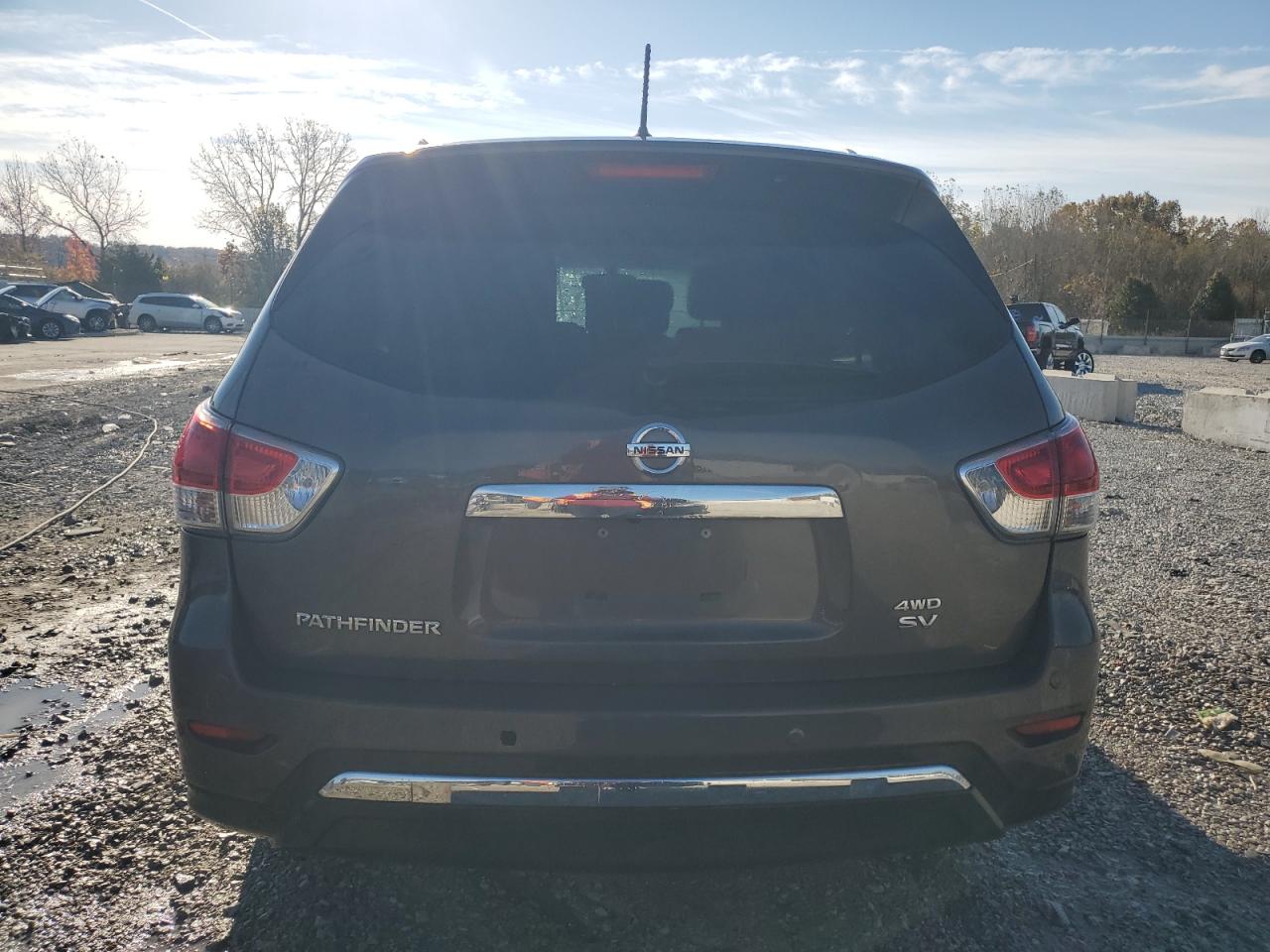2015 Nissan Pathfinder Sv Brown vin: 5N1AR2MM5FC701400