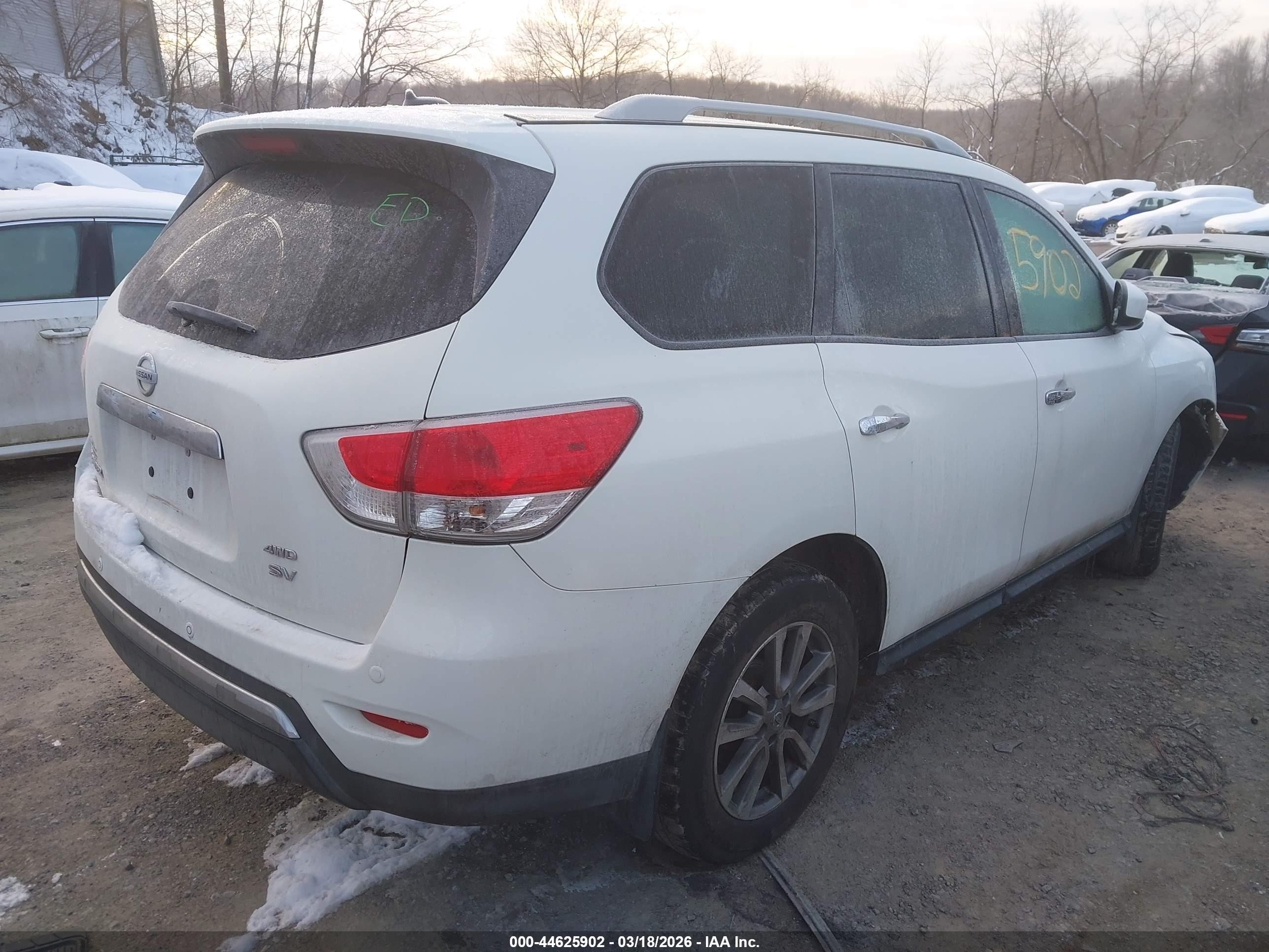 2015 Nissan Pathfinder Sv White vin: 5N1AR2MM5FC720254