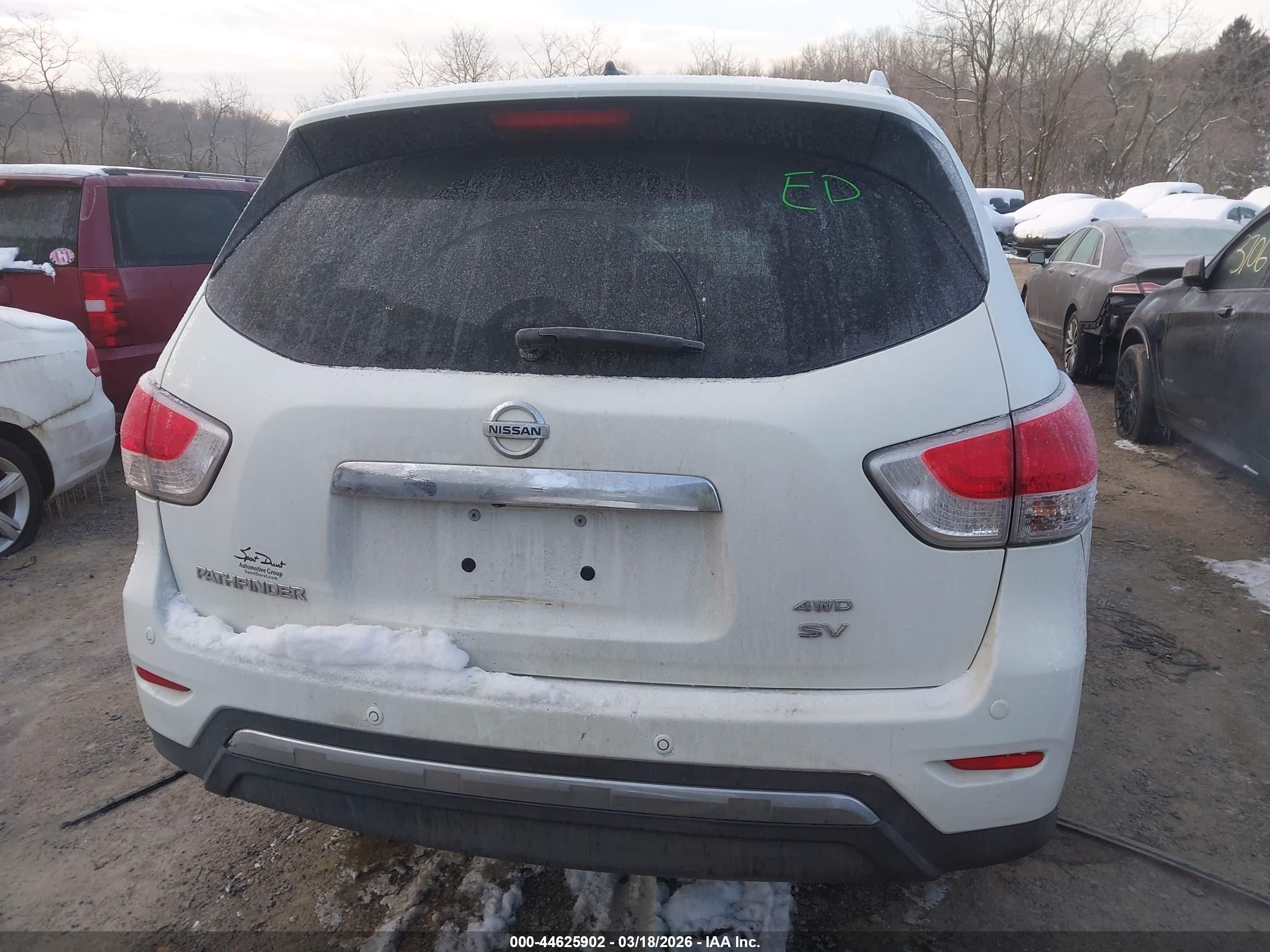 2015 Nissan Pathfinder Sv White vin: 5N1AR2MM5FC720254