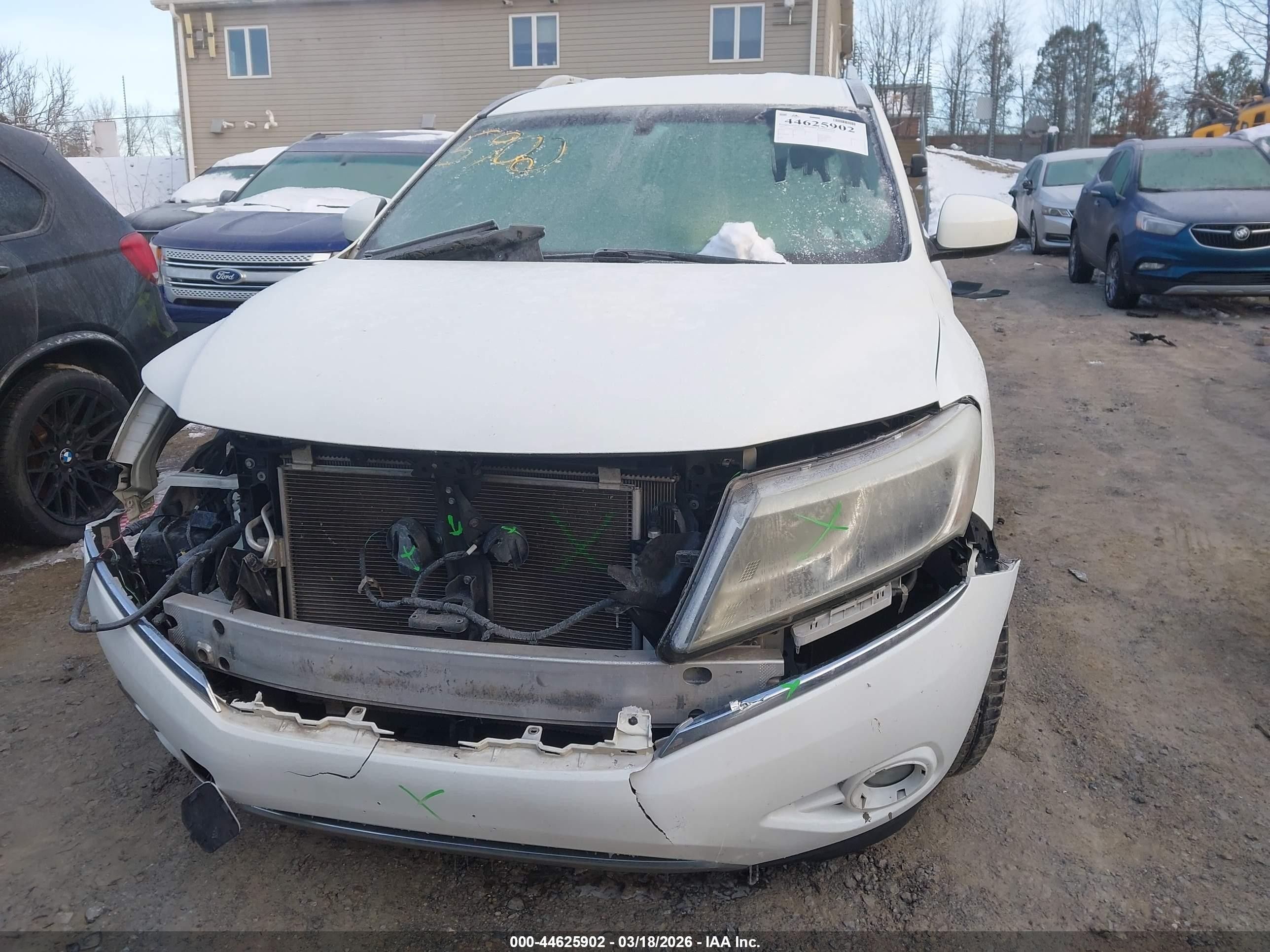 2015 Nissan Pathfinder Sv White vin: 5N1AR2MM5FC720254