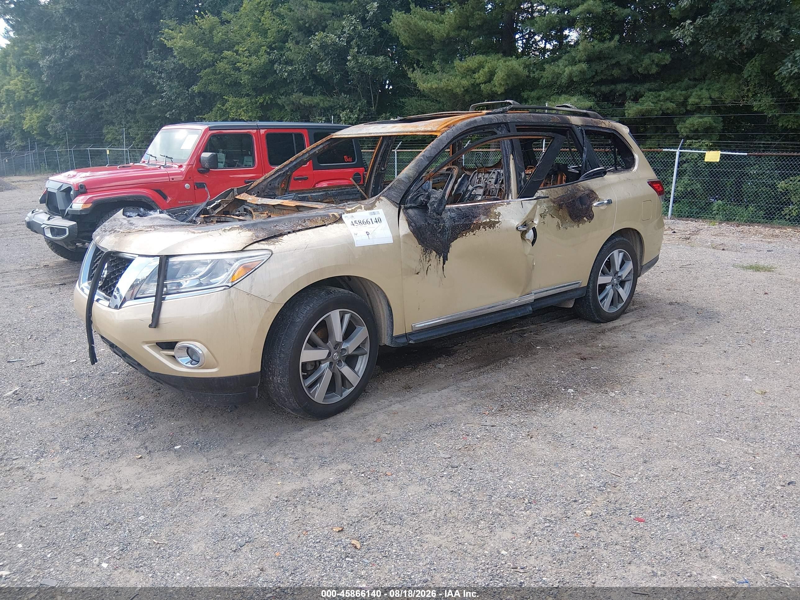 2013 Nissan Pathfinder Platinum Cream vin: 5N1AR2MM6DC614232