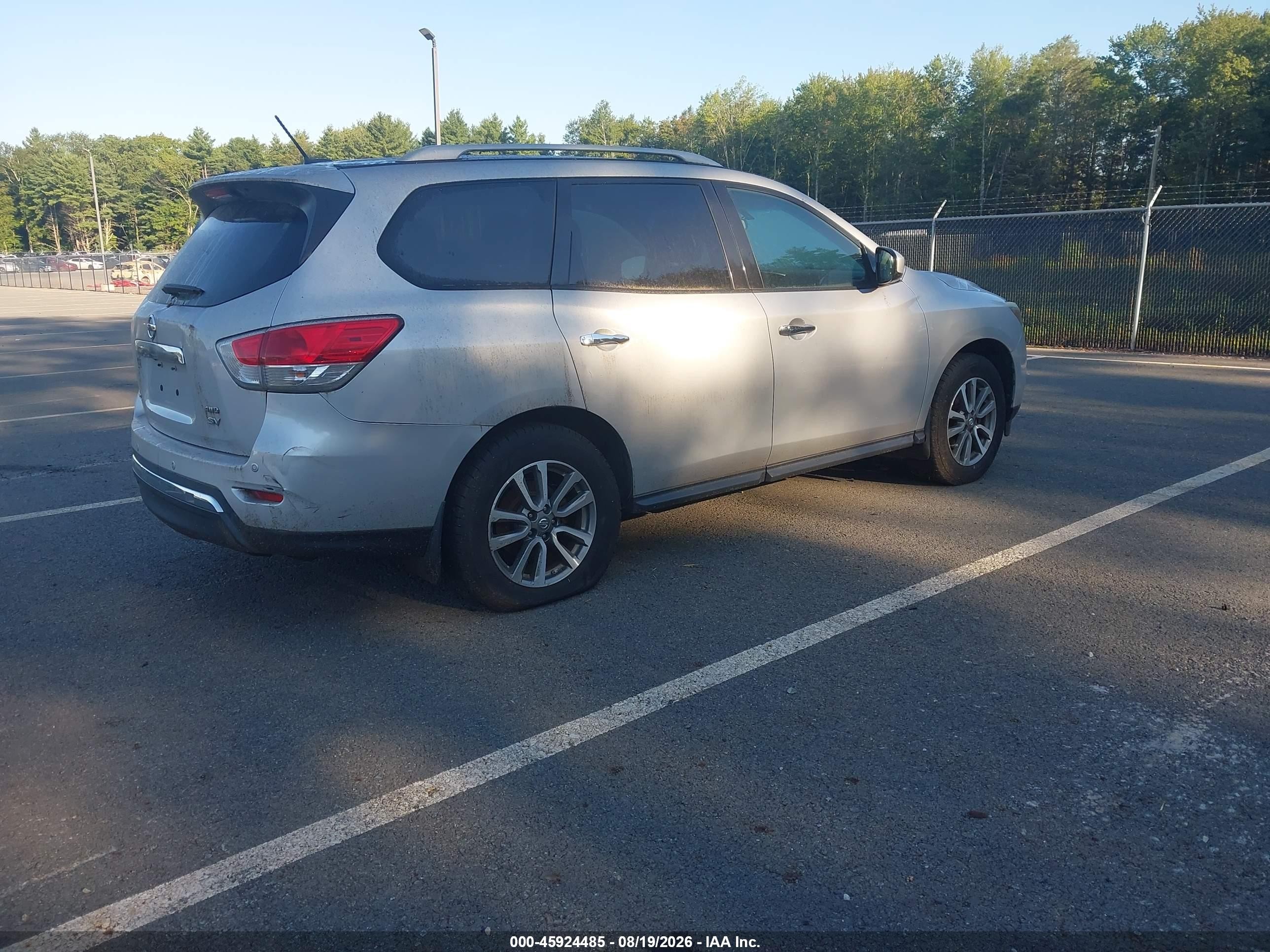 2013 Nissan Pathfinder Sv Silver vin: 5N1AR2MM6DC631936