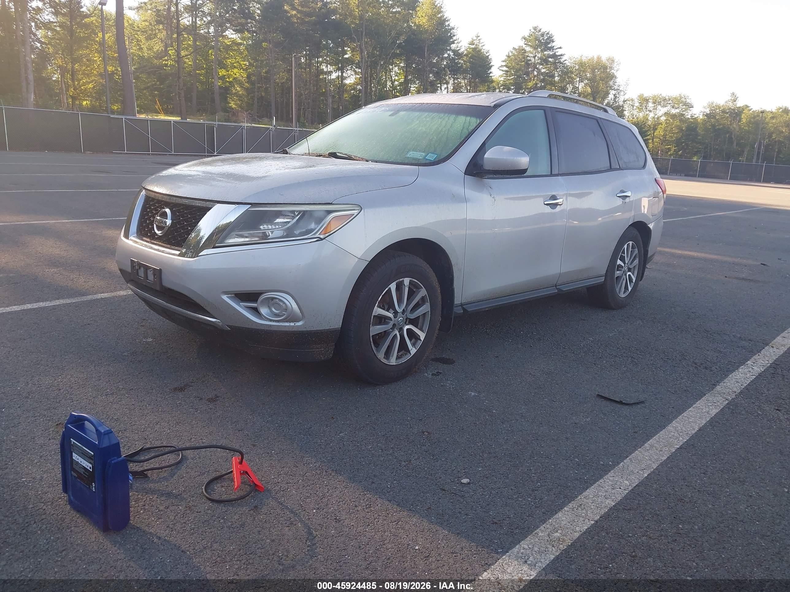 2013 Nissan Pathfinder Sv Silver vin: 5N1AR2MM6DC631936