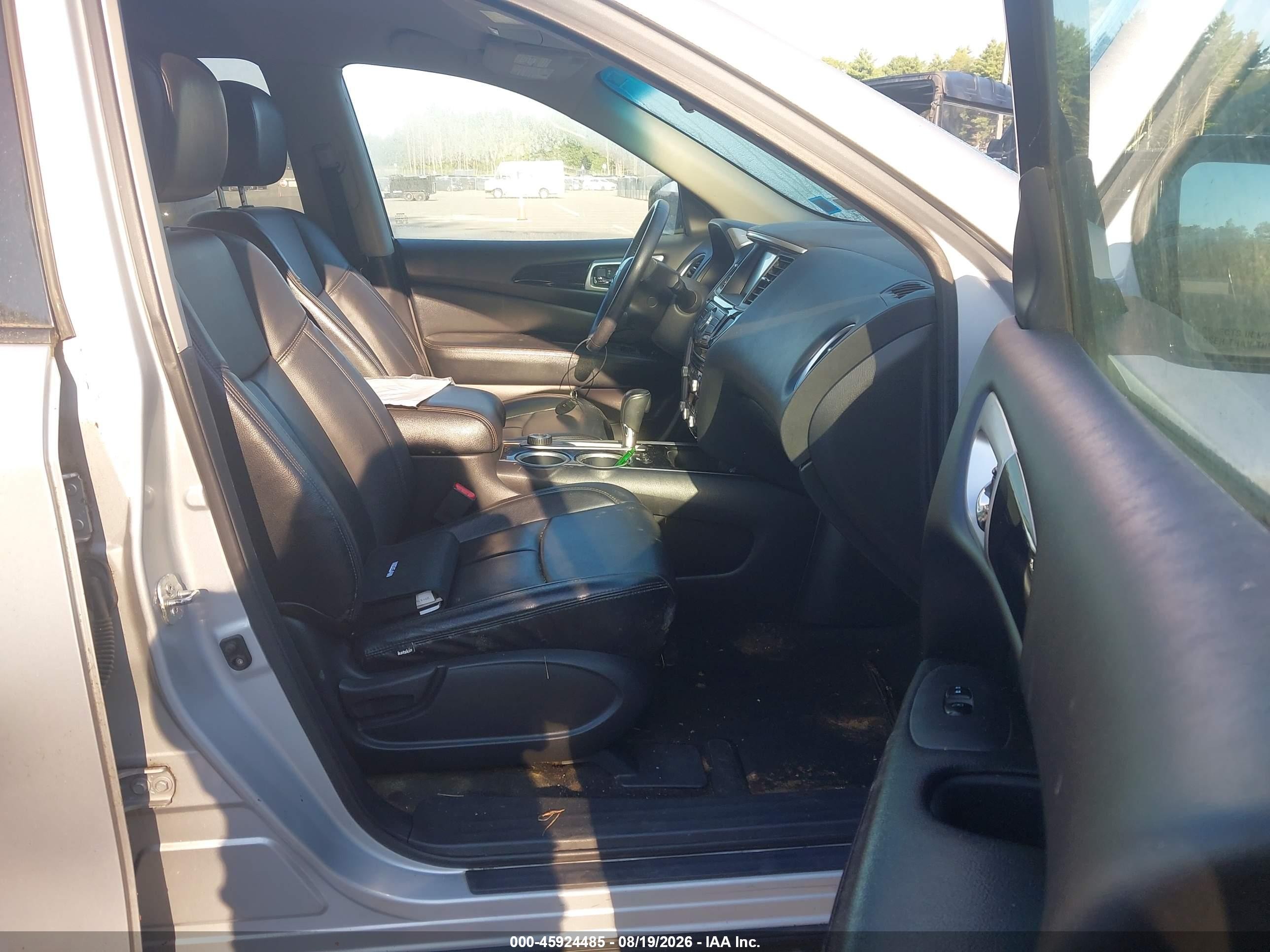 2013 Nissan Pathfinder Sv Silver vin: 5N1AR2MM6DC631936