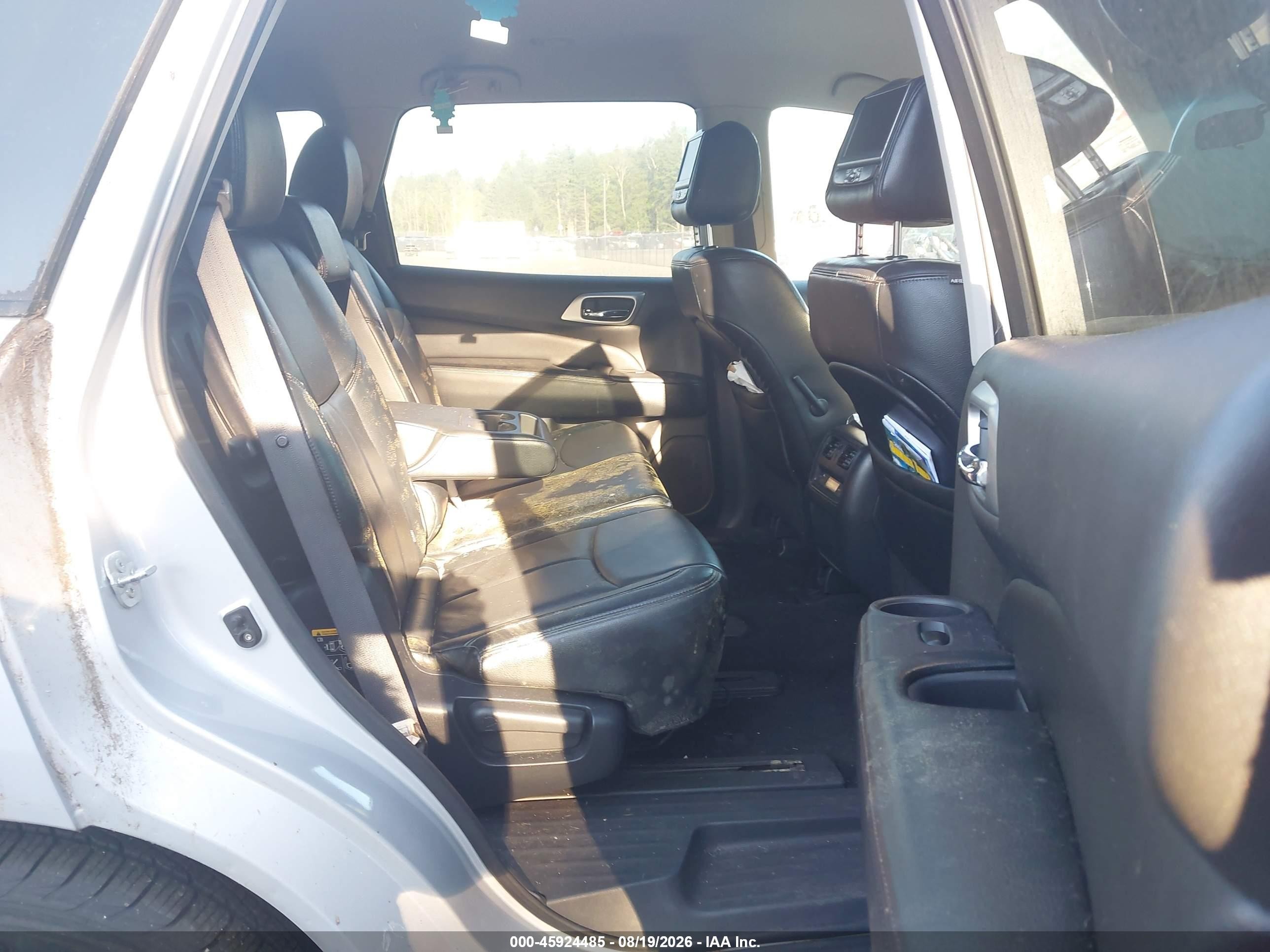 2013 Nissan Pathfinder Sv Silver vin: 5N1AR2MM6DC631936