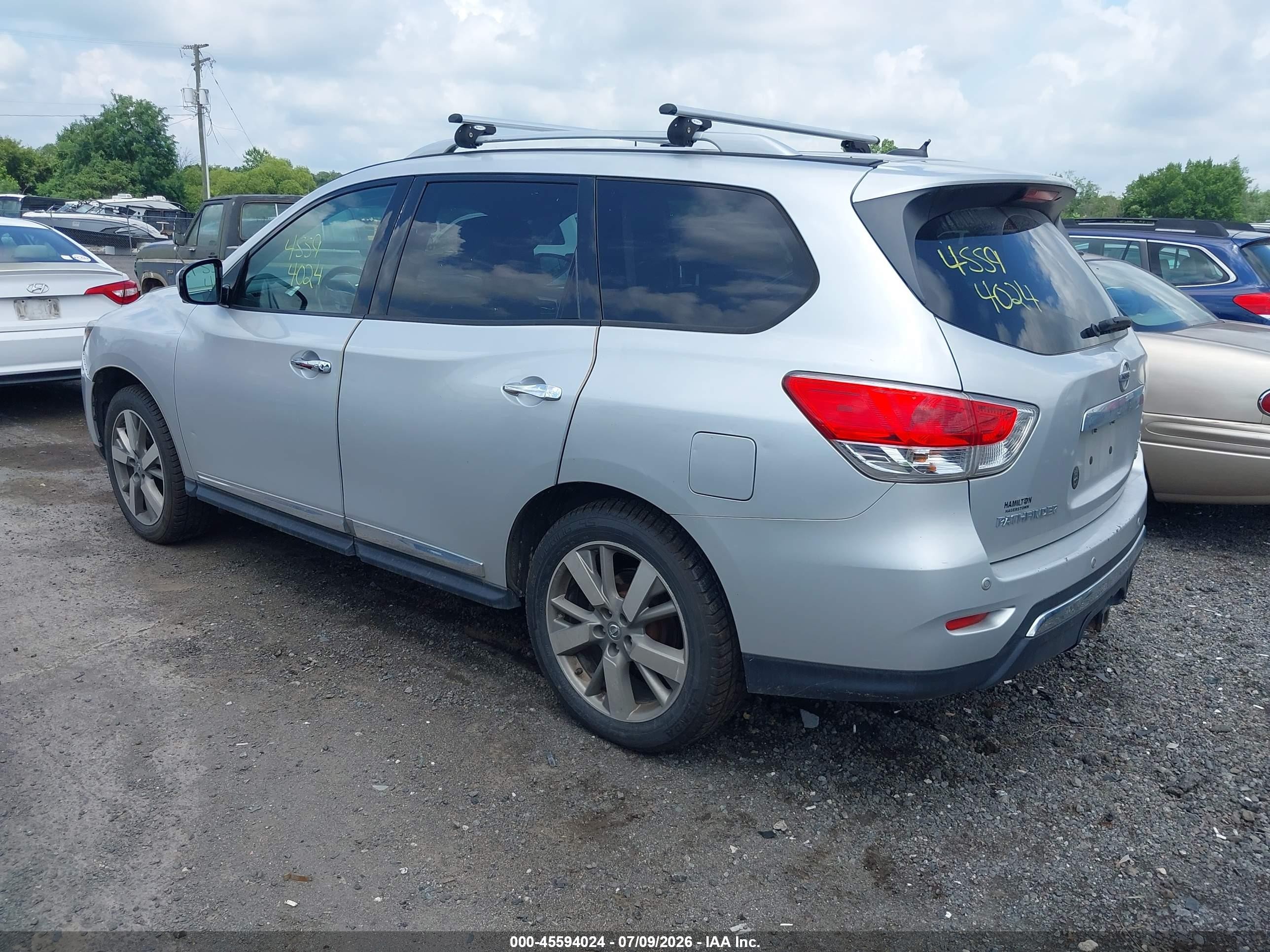 2013 Nissan Pathfinder Platinum Silver vin: 5N1AR2MM6DC655945