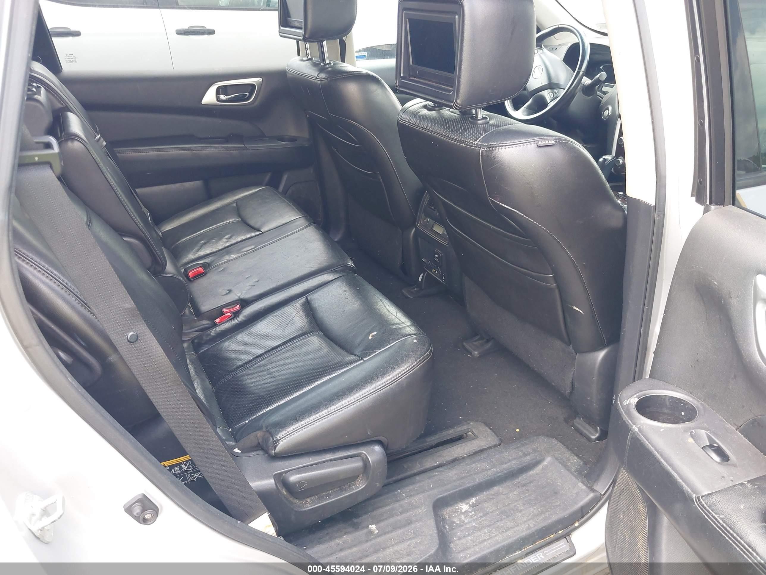 2013 Nissan Pathfinder Platinum Silver vin: 5N1AR2MM6DC655945