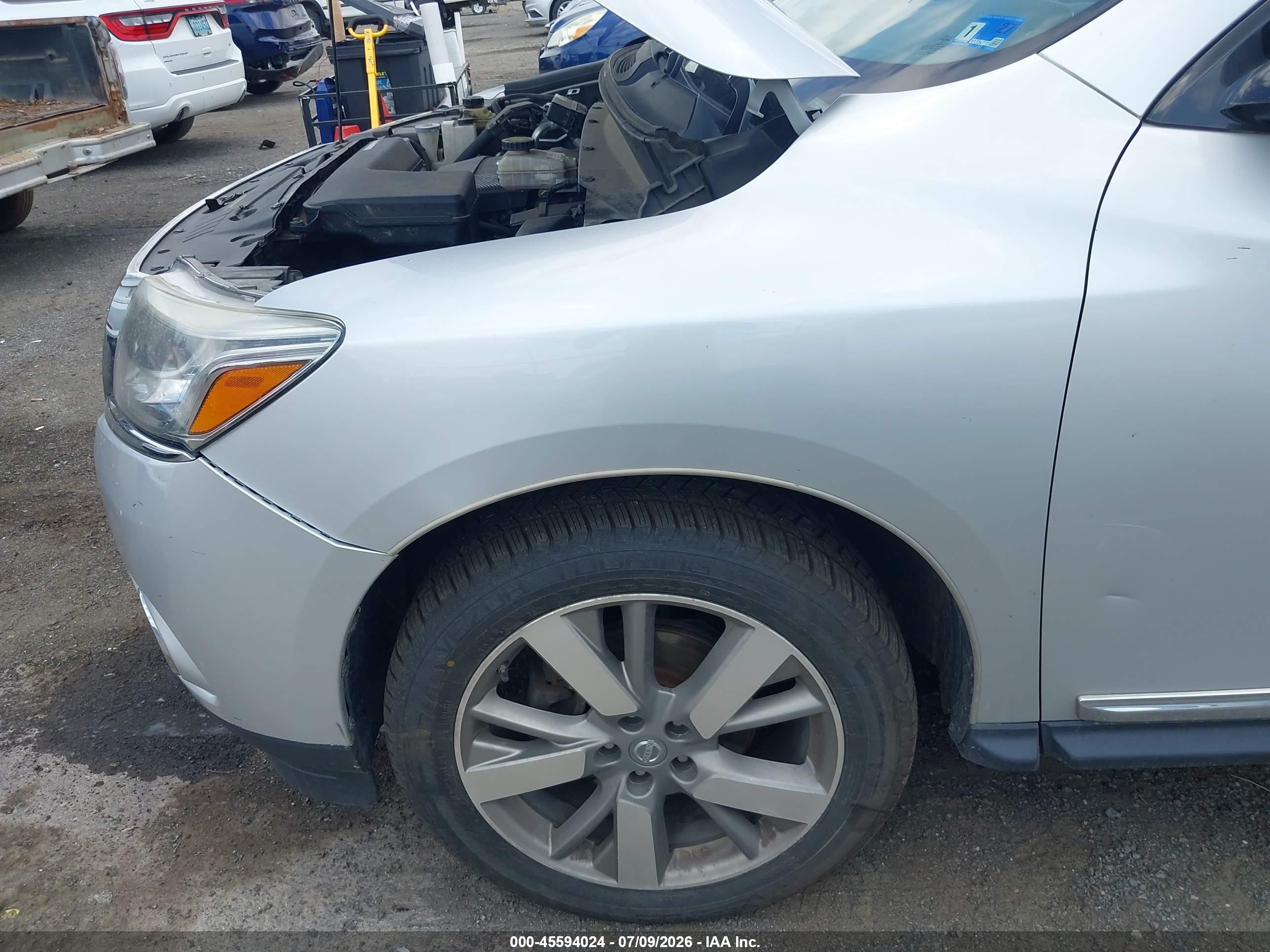 2013 Nissan Pathfinder Platinum Silver vin: 5N1AR2MM6DC655945