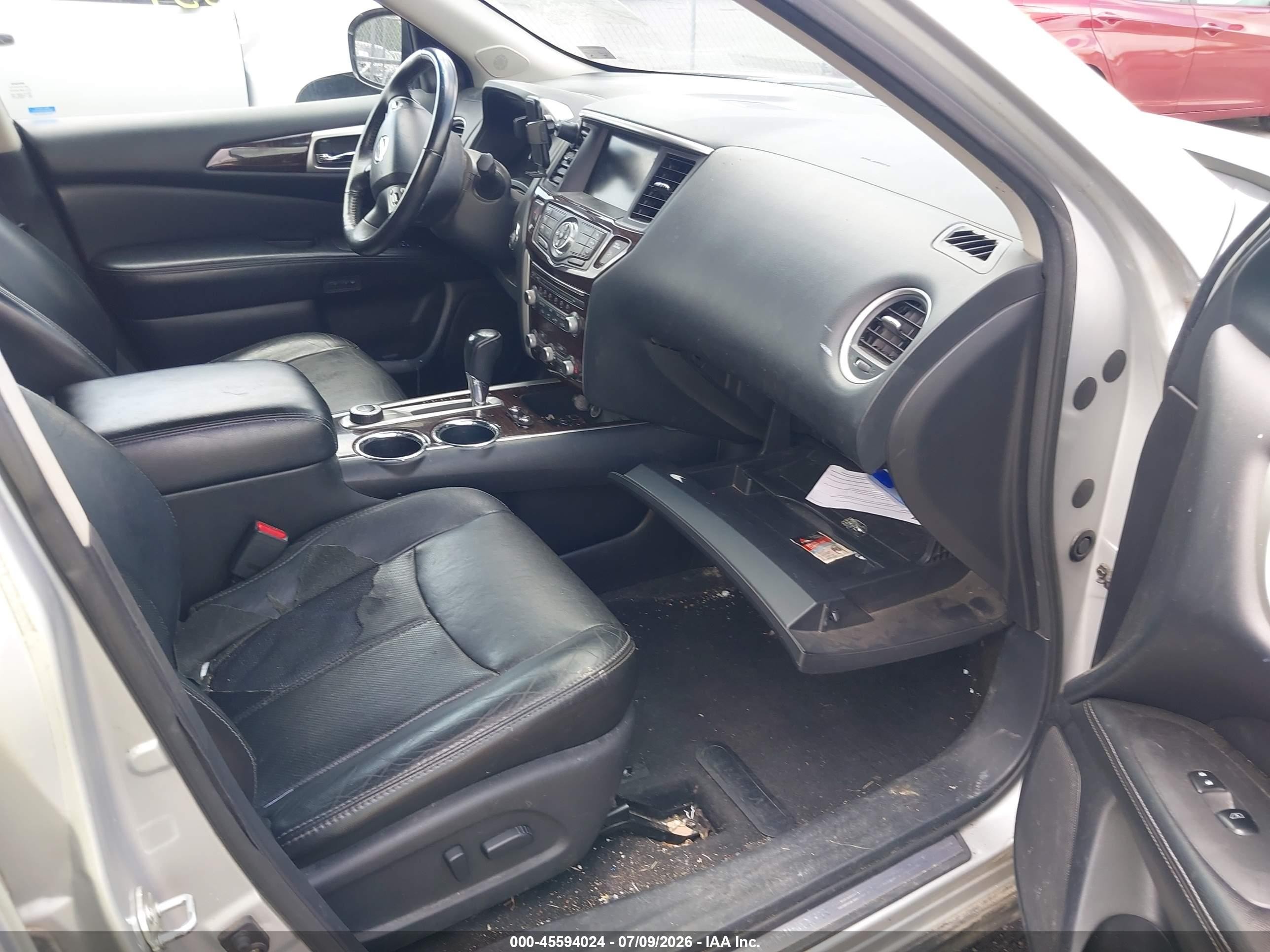 2013 Nissan Pathfinder Platinum Silver vin: 5N1AR2MM6DC655945