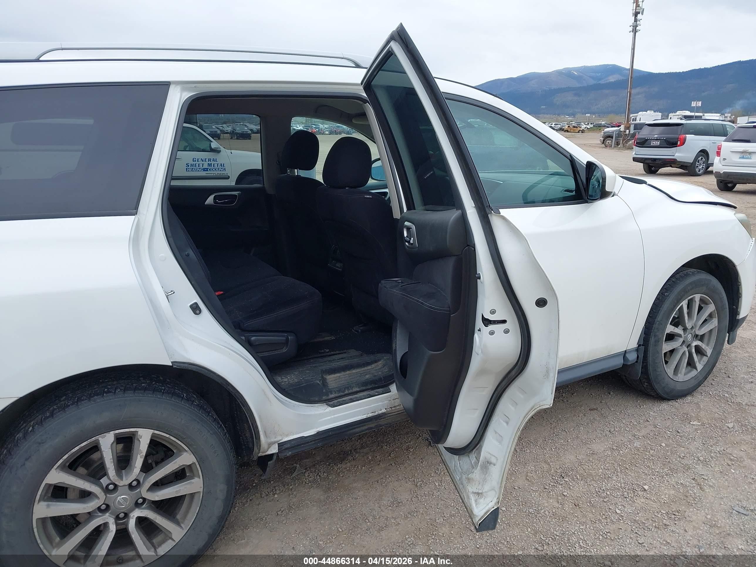 2013 Nissan Pathfinder Sv White vin: 5N1AR2MM6DC683454