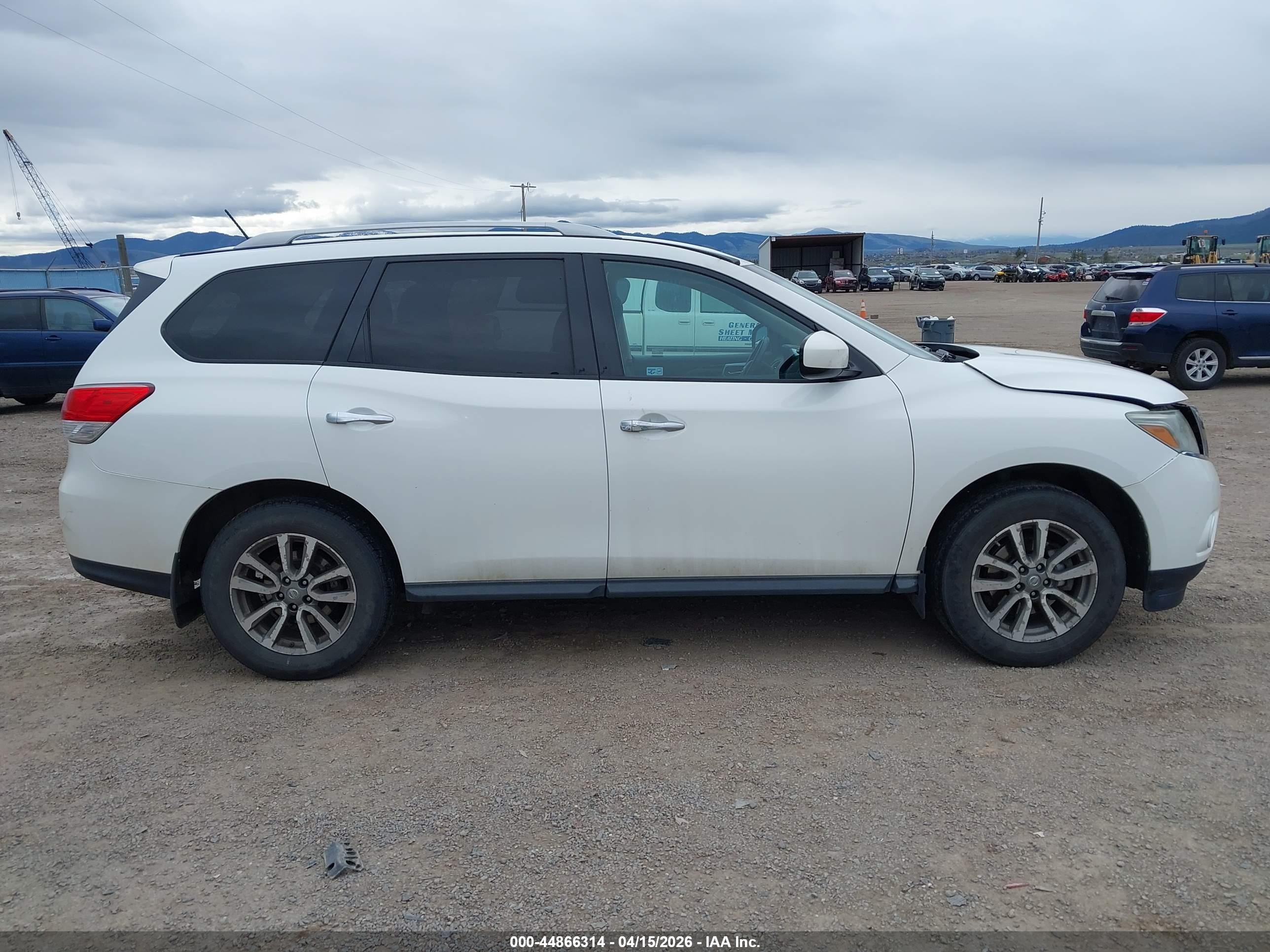 2013 Nissan Pathfinder Sv White vin: 5N1AR2MM6DC683454