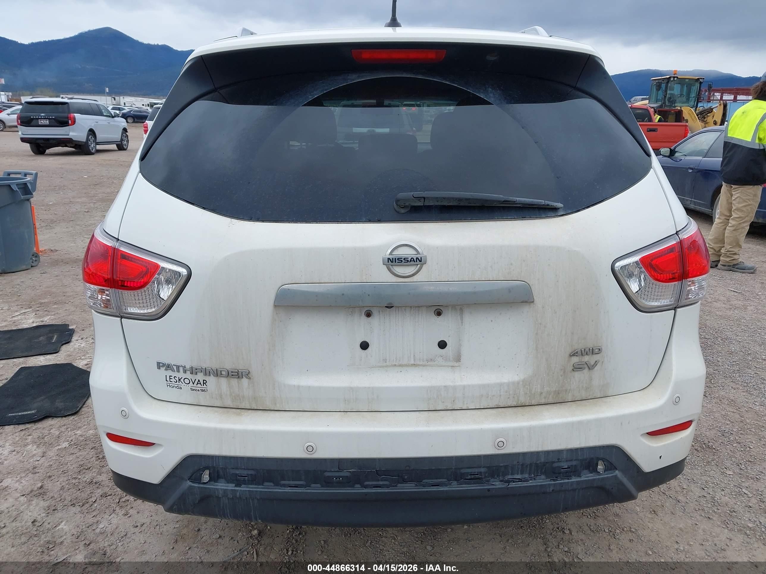 2013 Nissan Pathfinder Sv White vin: 5N1AR2MM6DC683454
