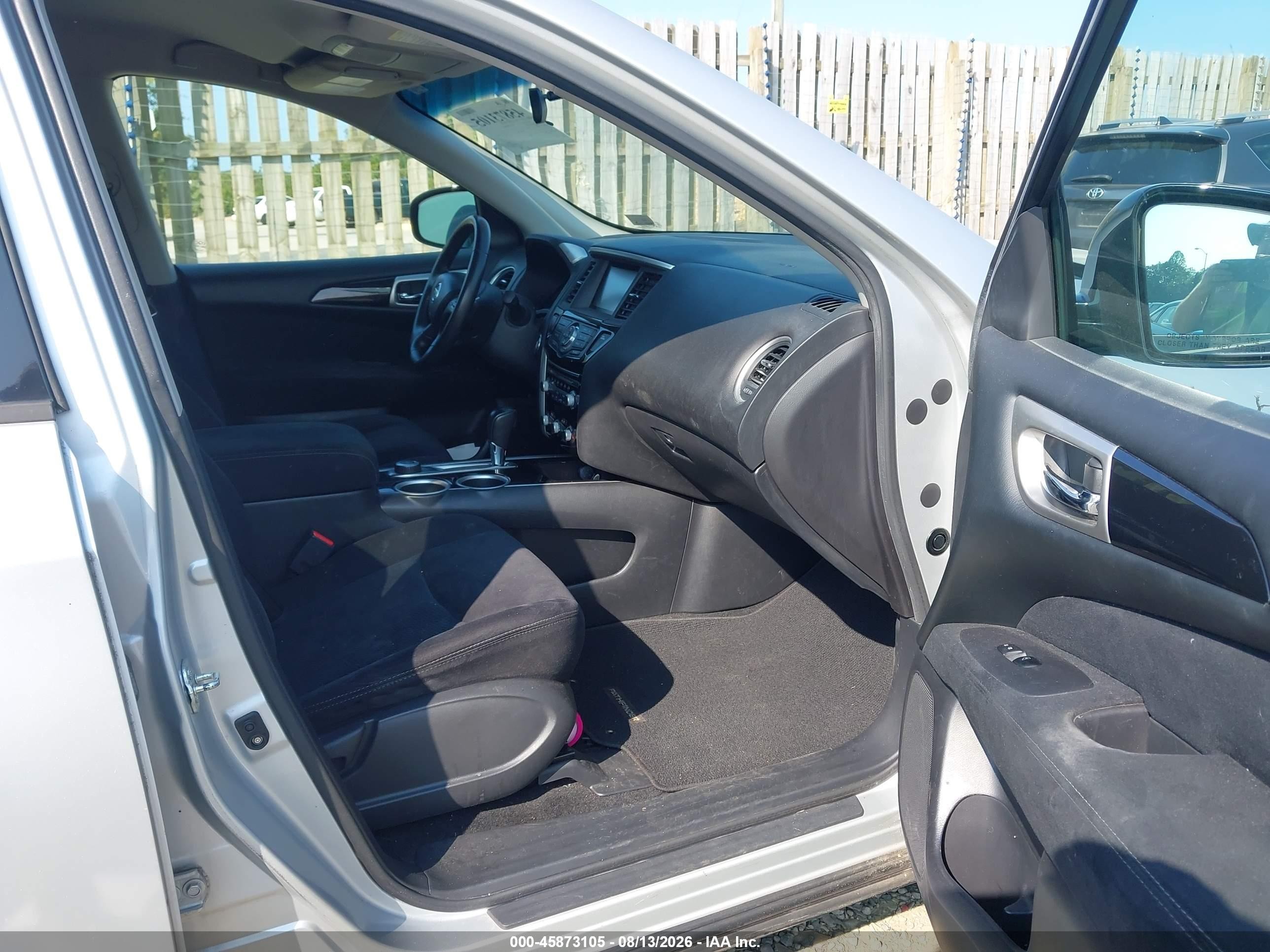 2013 Nissan Pathfinder Sv Серебряный vin: 5N1AR2MM6DC688685