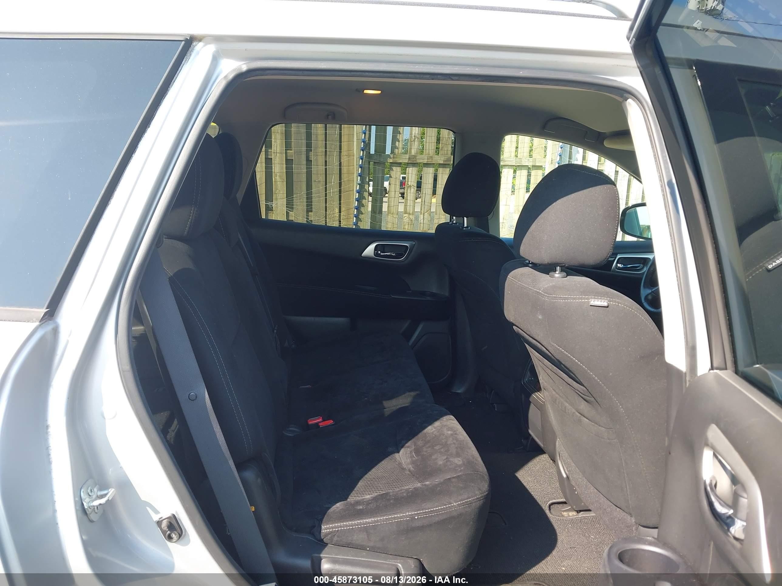 2013 Nissan Pathfinder Sv Серебряный vin: 5N1AR2MM6DC688685