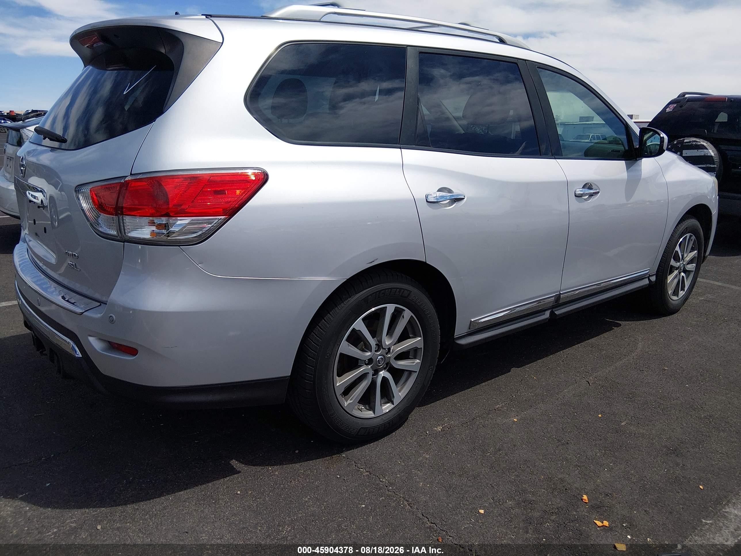 2014 Nissan Pathfinder Sl Серебряный vin: 5N1AR2MM6EC618914