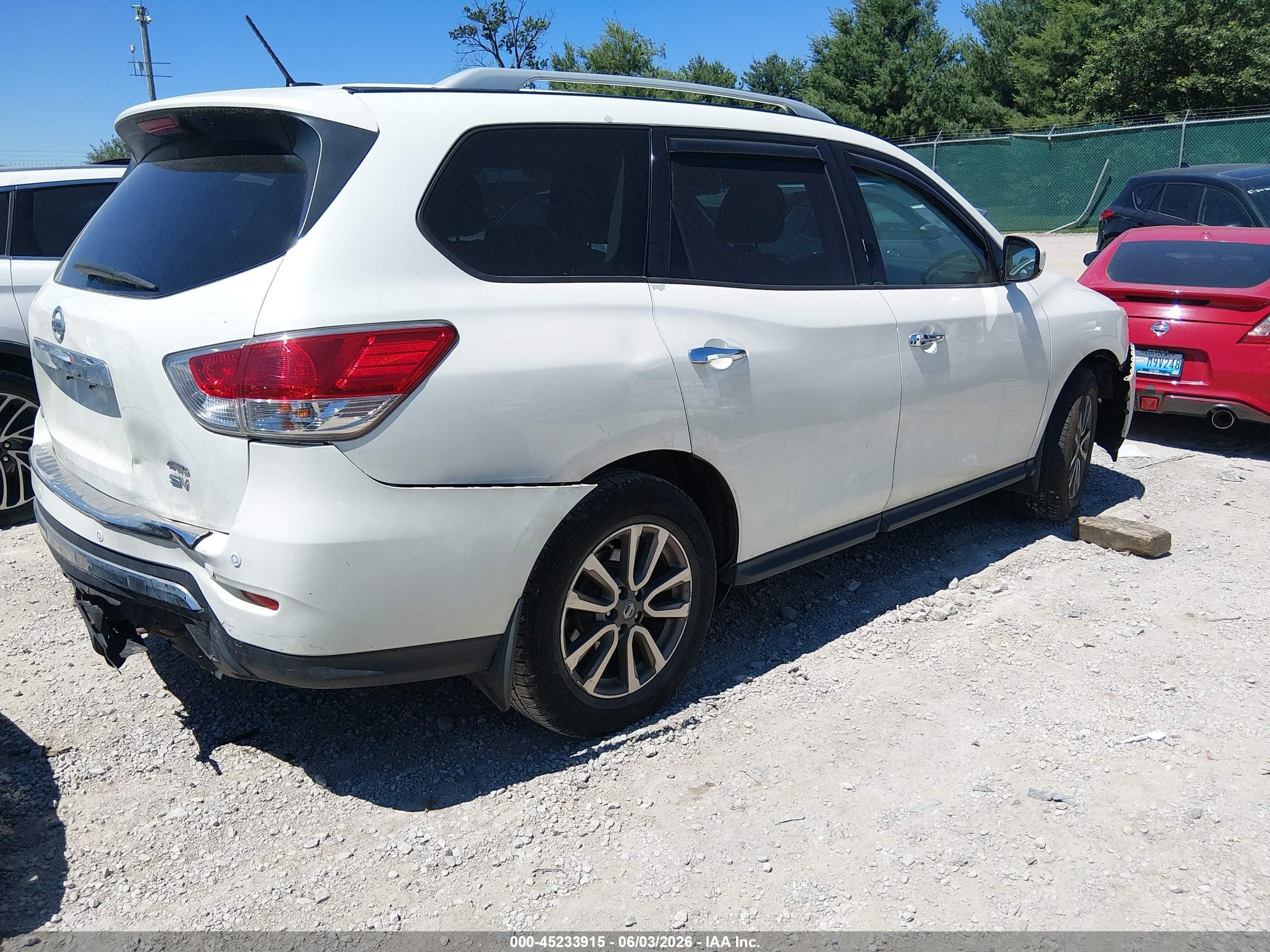 2014 Nissan Pathfinder Sv White vin: 5N1AR2MM6EC703607