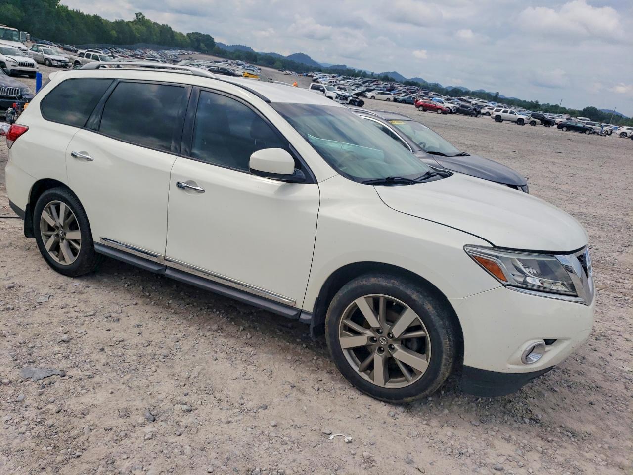 2014 Nissan Pathfinder S White vin: 5N1AR2MM6EC706331