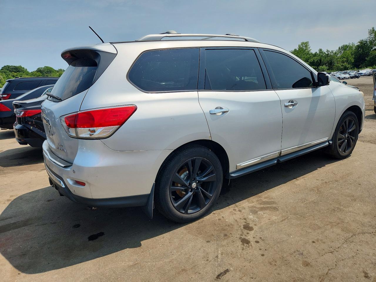 2014 Nissan Pathfinder S Серебряный vin: 5N1AR2MM6EC709083
